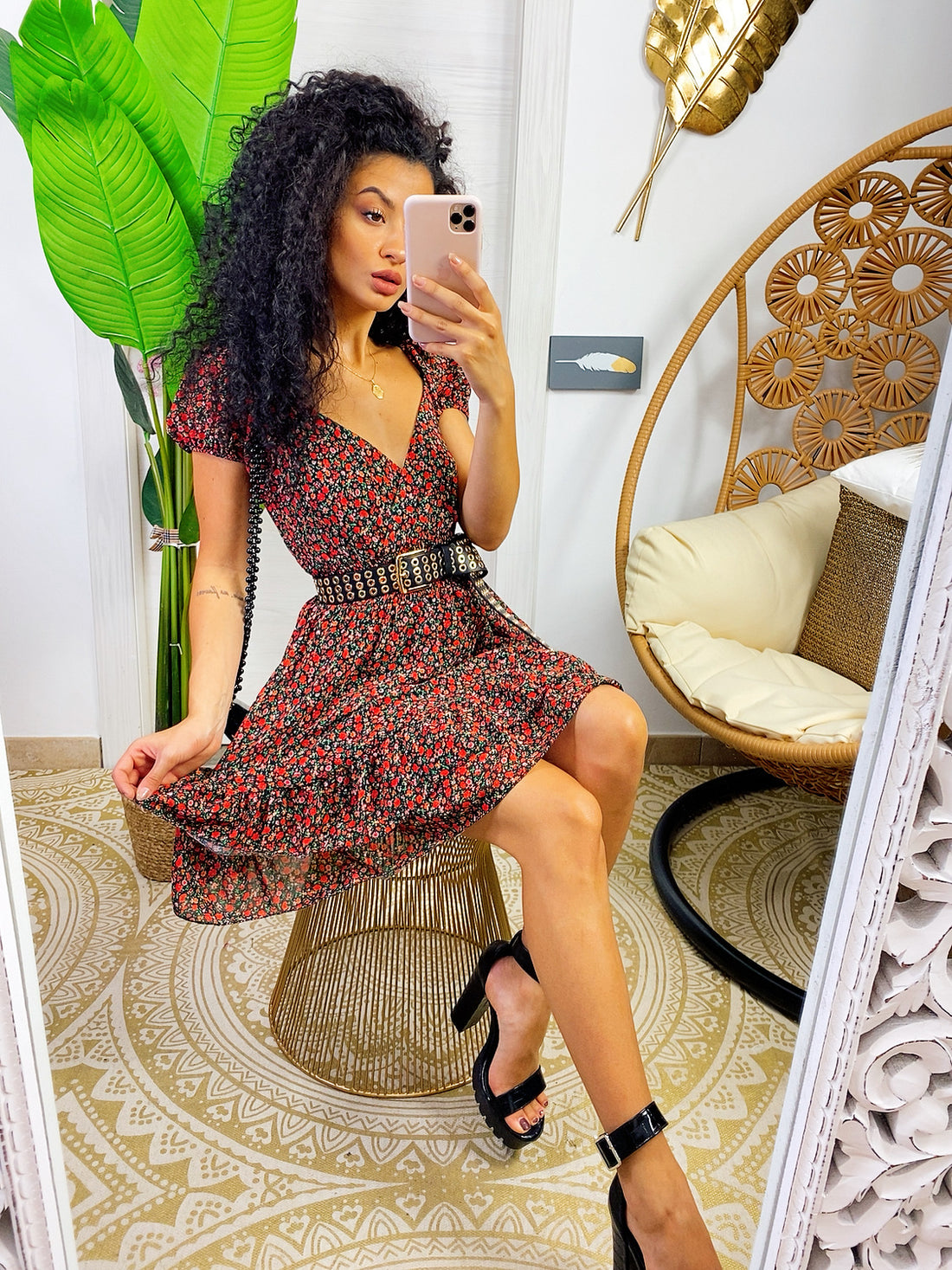 Abito fiori rossi piccoli con manichina - R.a. Boutique 