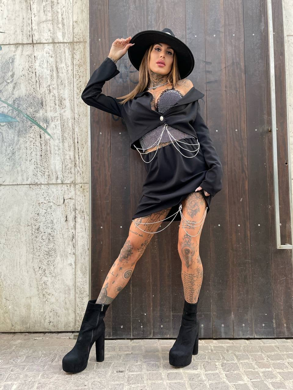 Completo giacca crop e gonna con catene - R.a. Boutique 