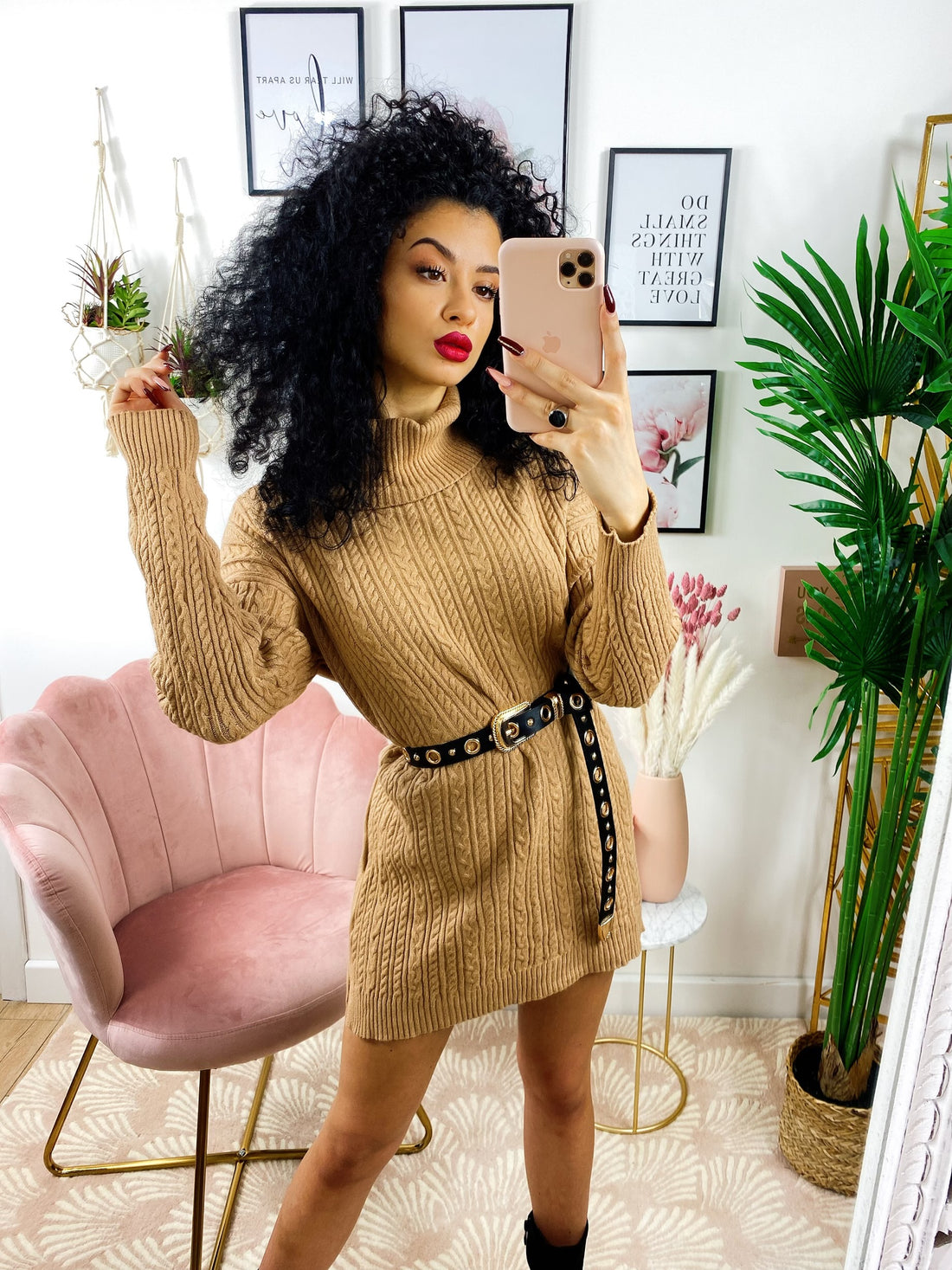 Abito in maglia a trecce collo alto camel - R.a. Boutique 