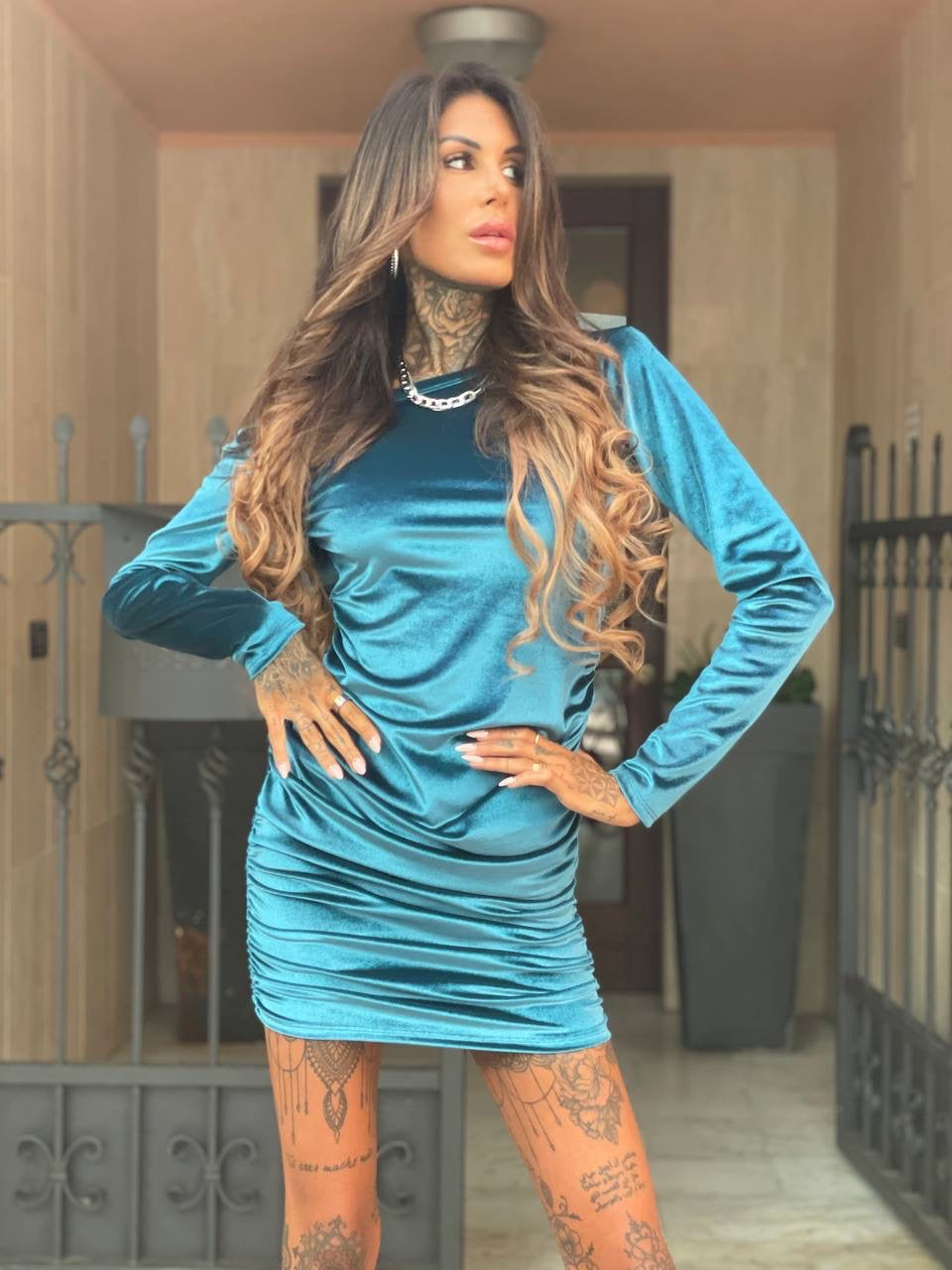 Abito in velluto schiena aperta con strass oceano - R.a. Boutique 