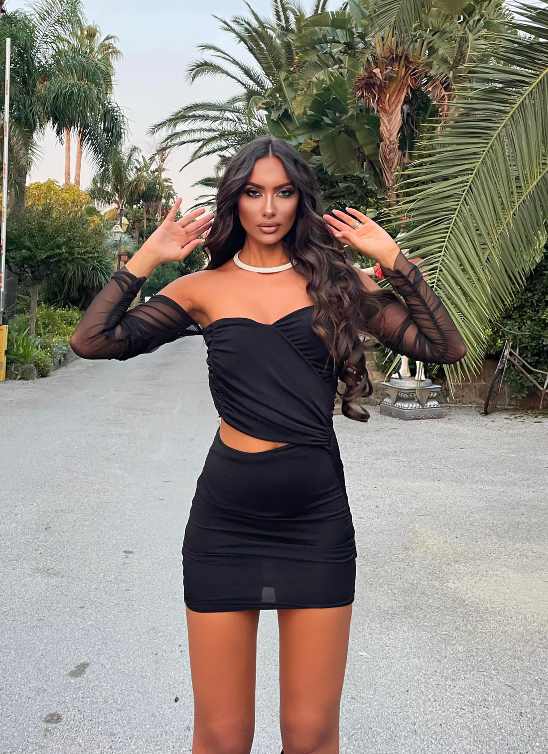 Abito in velo nero con manicotti - R.a. Boutique 