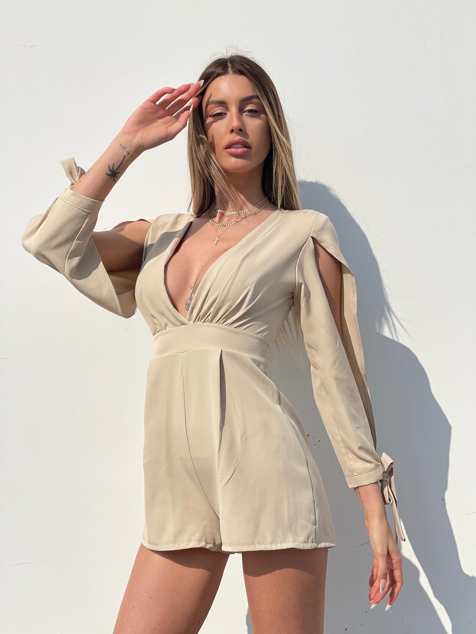 Tutina beige con fiocchetti - R.a. Boutique 
