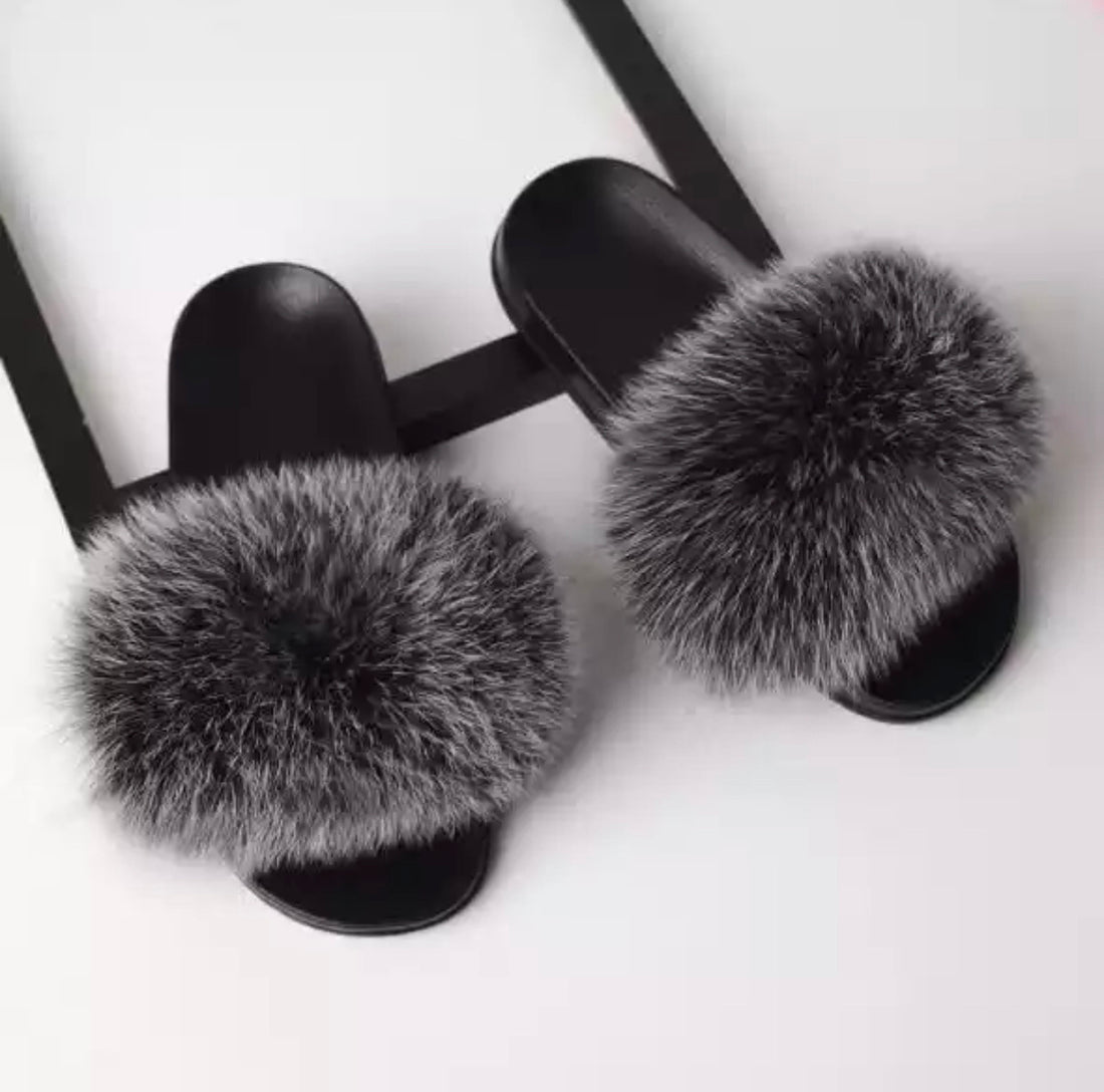 Ciabatte con pelo grigio - R.a. Boutique 