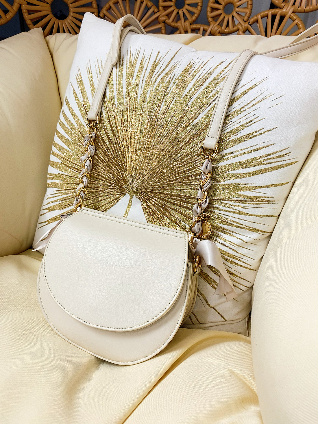 Bag a mezzaluna con lacci in raso - R.a. Boutique 