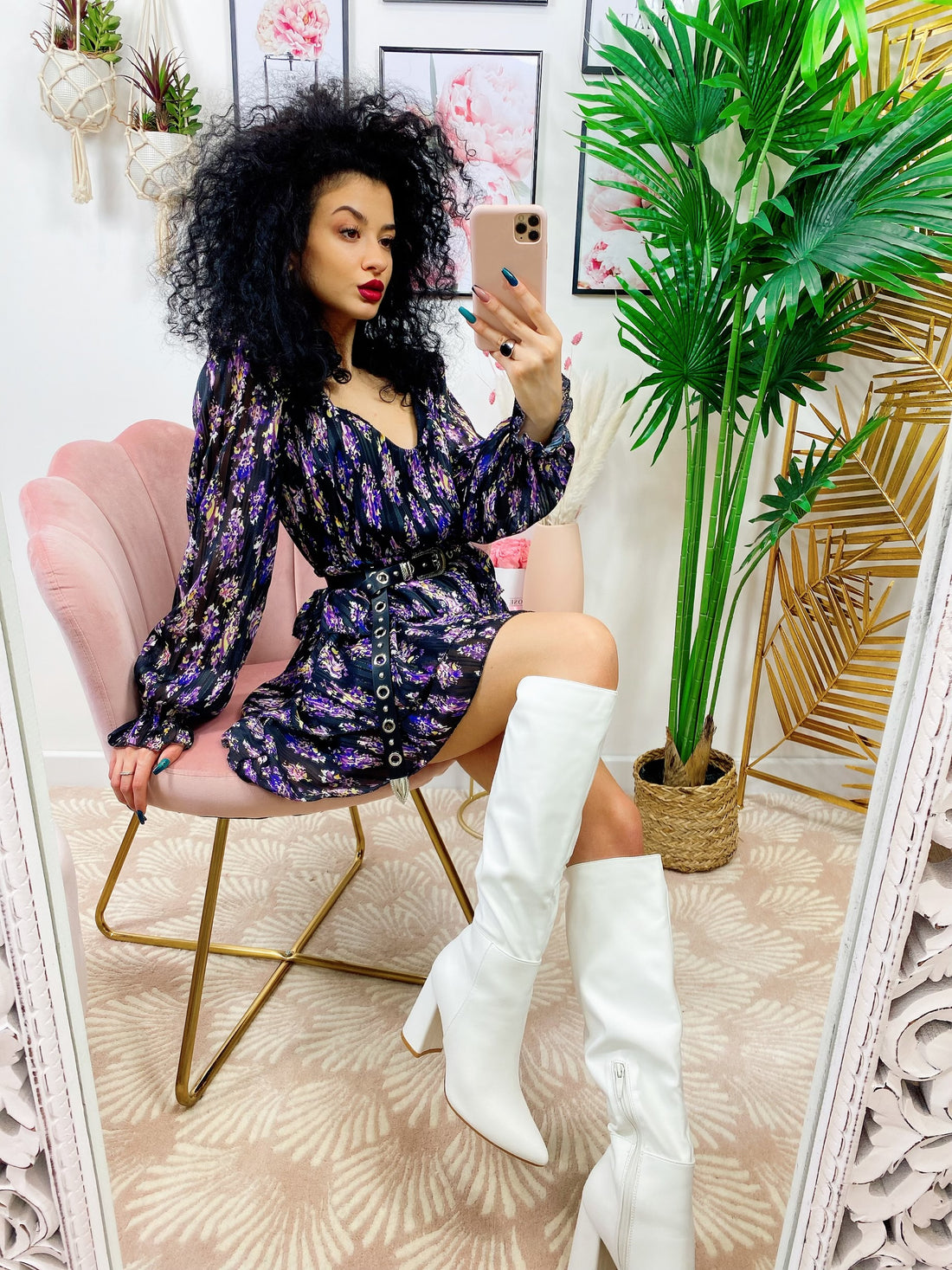 Abito scollato nero e ricami lilla - R.a. Boutique 