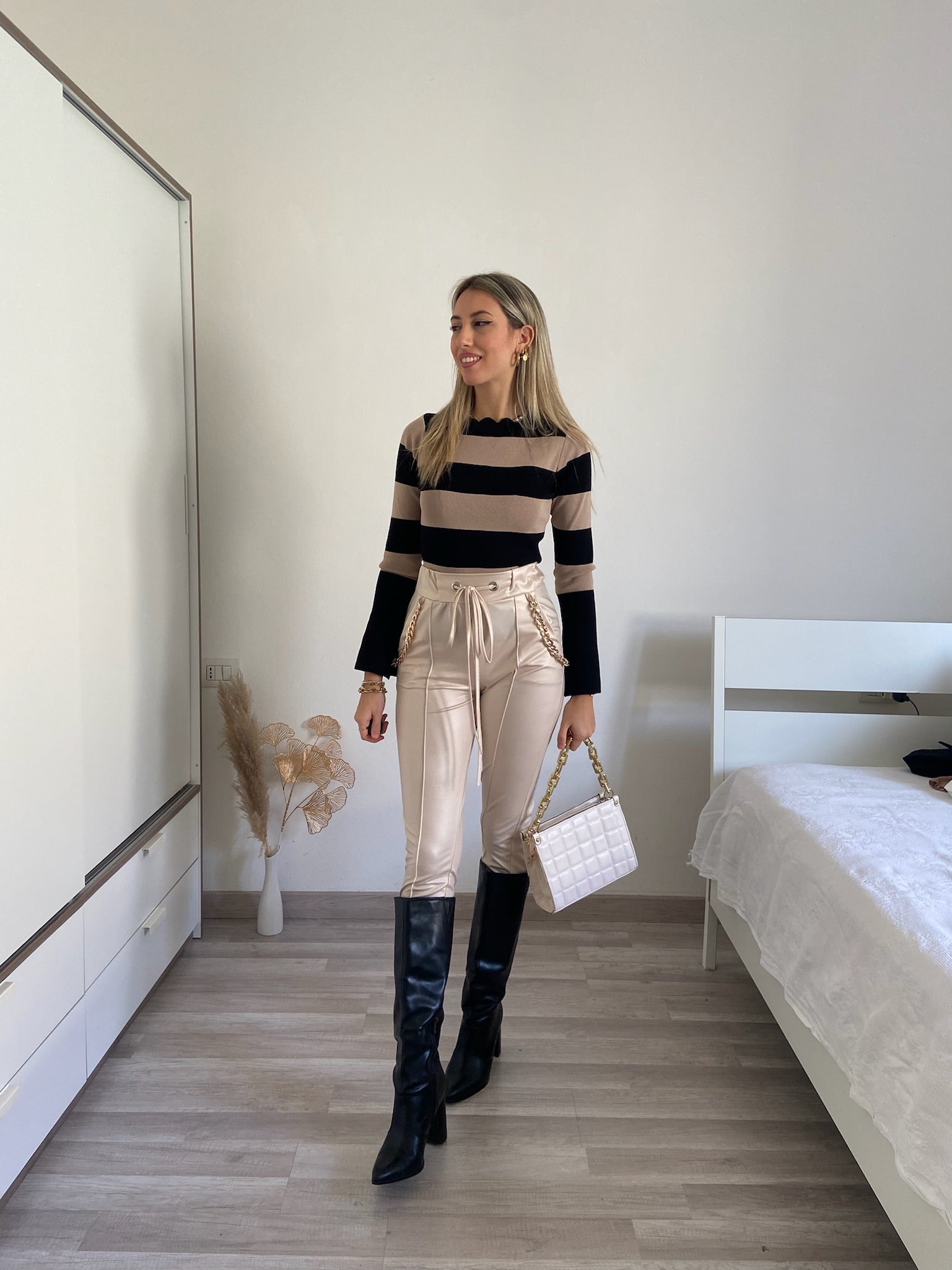 Maglione a righe con spacco nude Nero - R.a. Boutique 