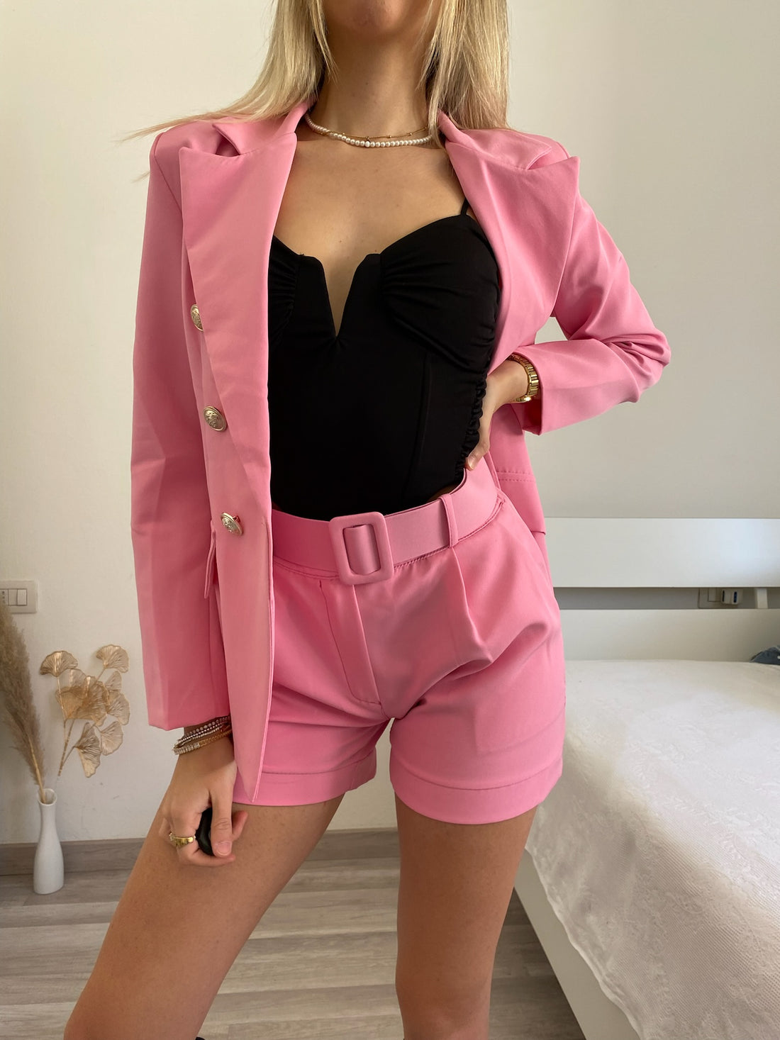 Top nero con V - R.a. Boutique 