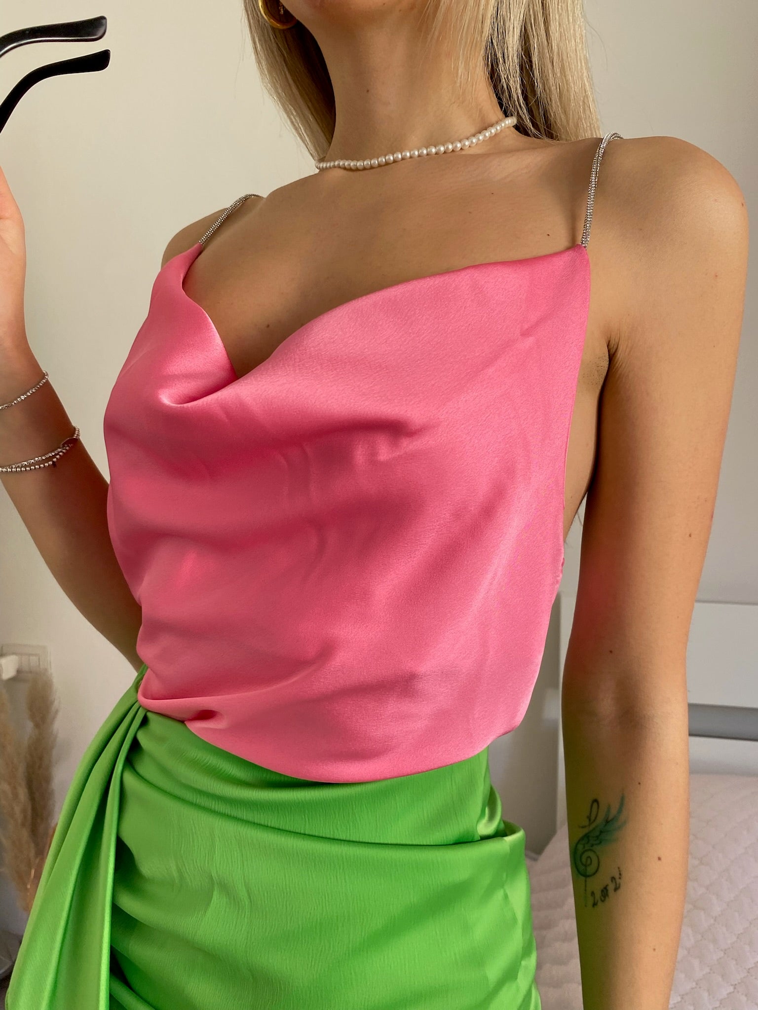 Canotta in raso rosa barbie spalline in strass - R.a. Boutique 