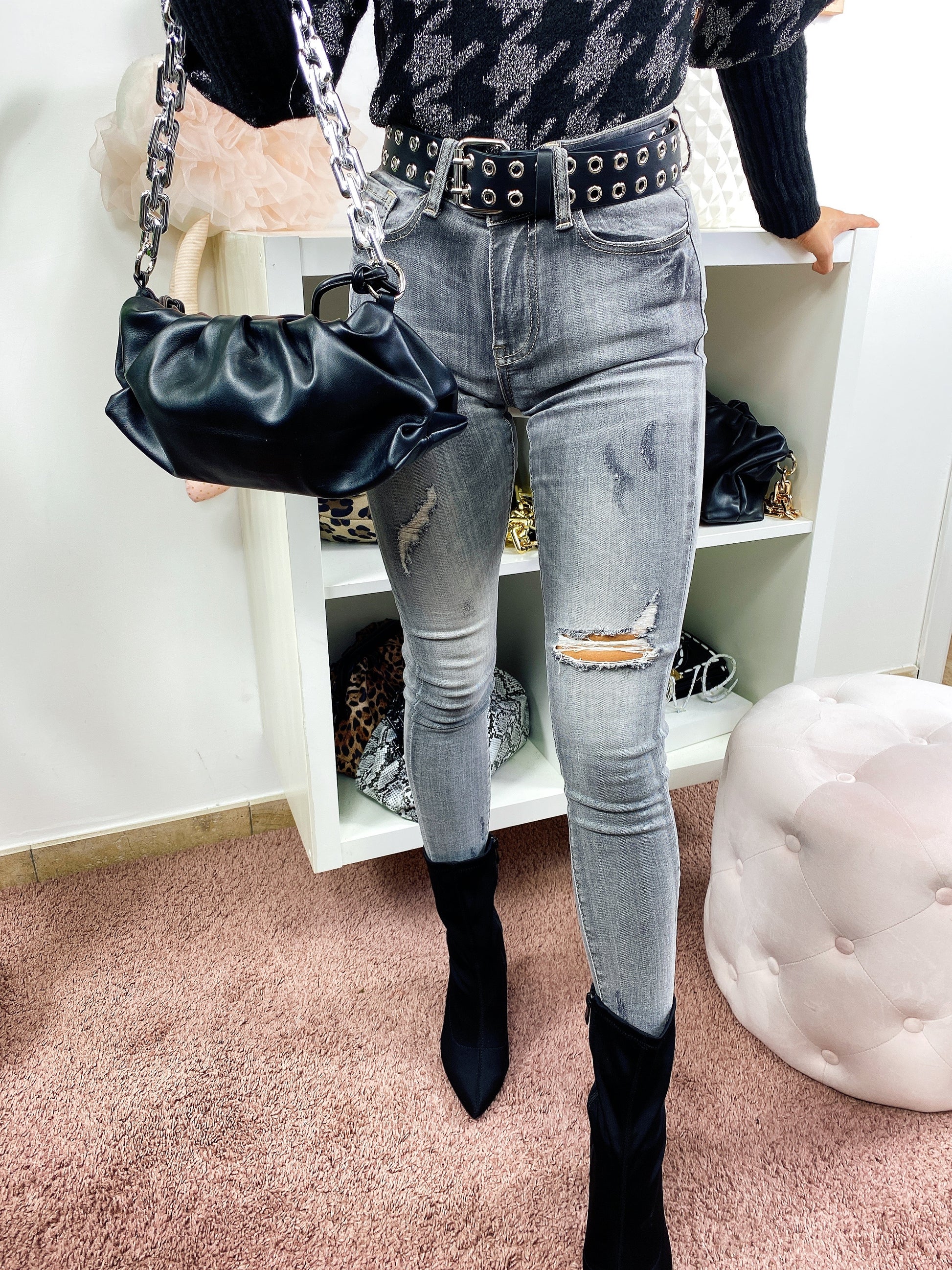 Jeans Grigio con strappini - R.a. Boutique 