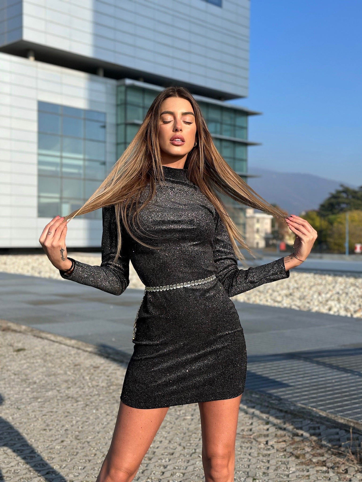 Abito schiena aperta glitter nero - R.a. Boutique 