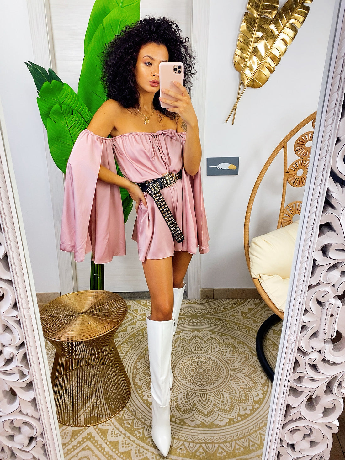 Tutina in raso con scollo a barchetta manica lunga cipria - R.a. Boutique 