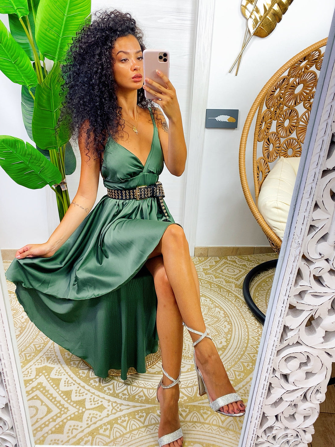 Abito in raso con gonna asimmetrica verde militare - R.a. Boutique 