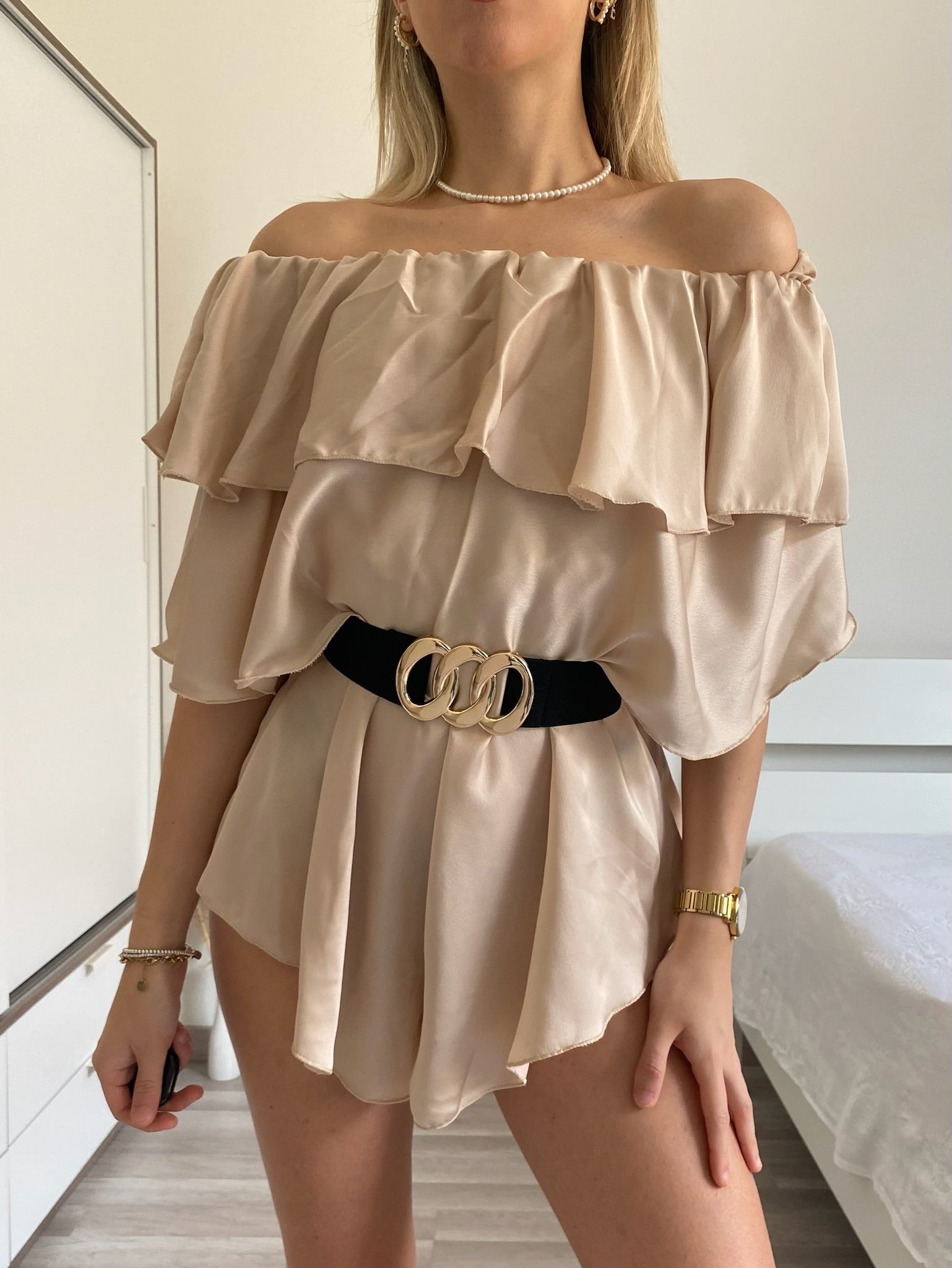 Tutina beige scollo a barchetta e balze - R.a. Boutique 