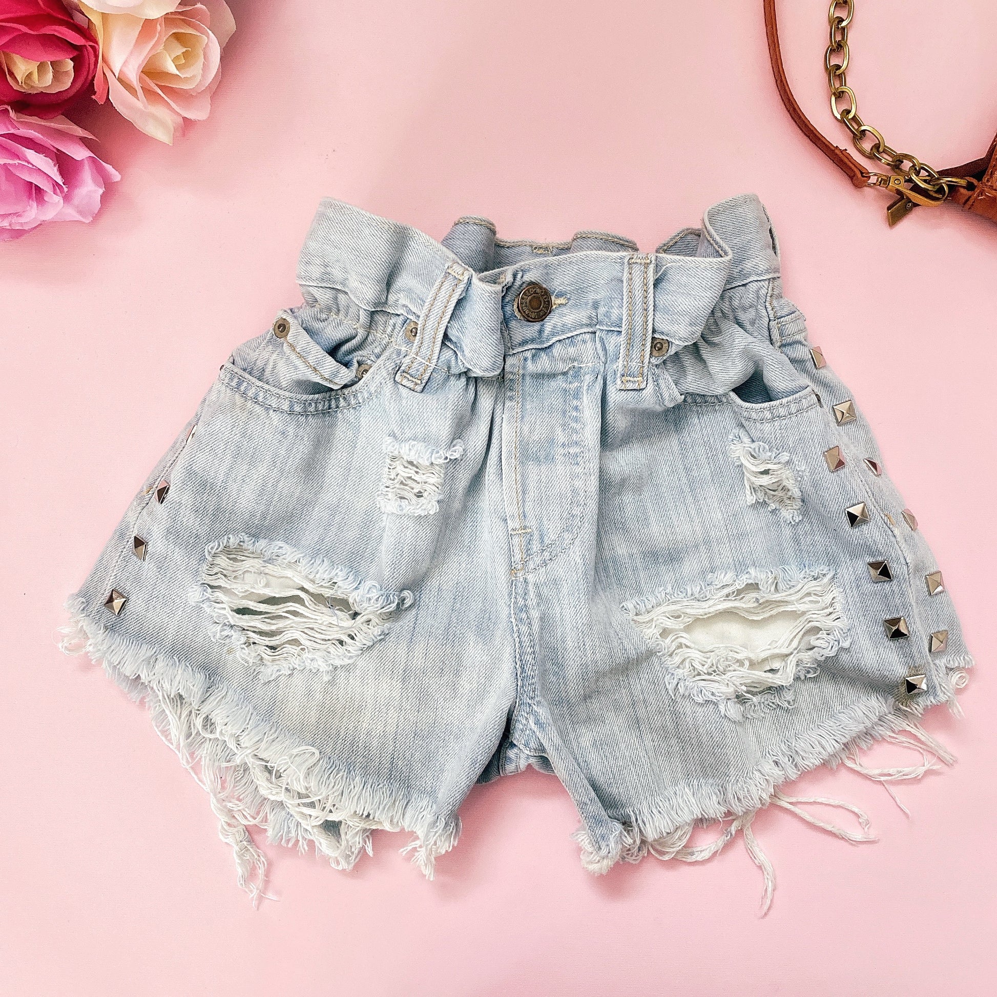 Short Vintage Levi’s chiaro con borchie - R.a. Boutique 