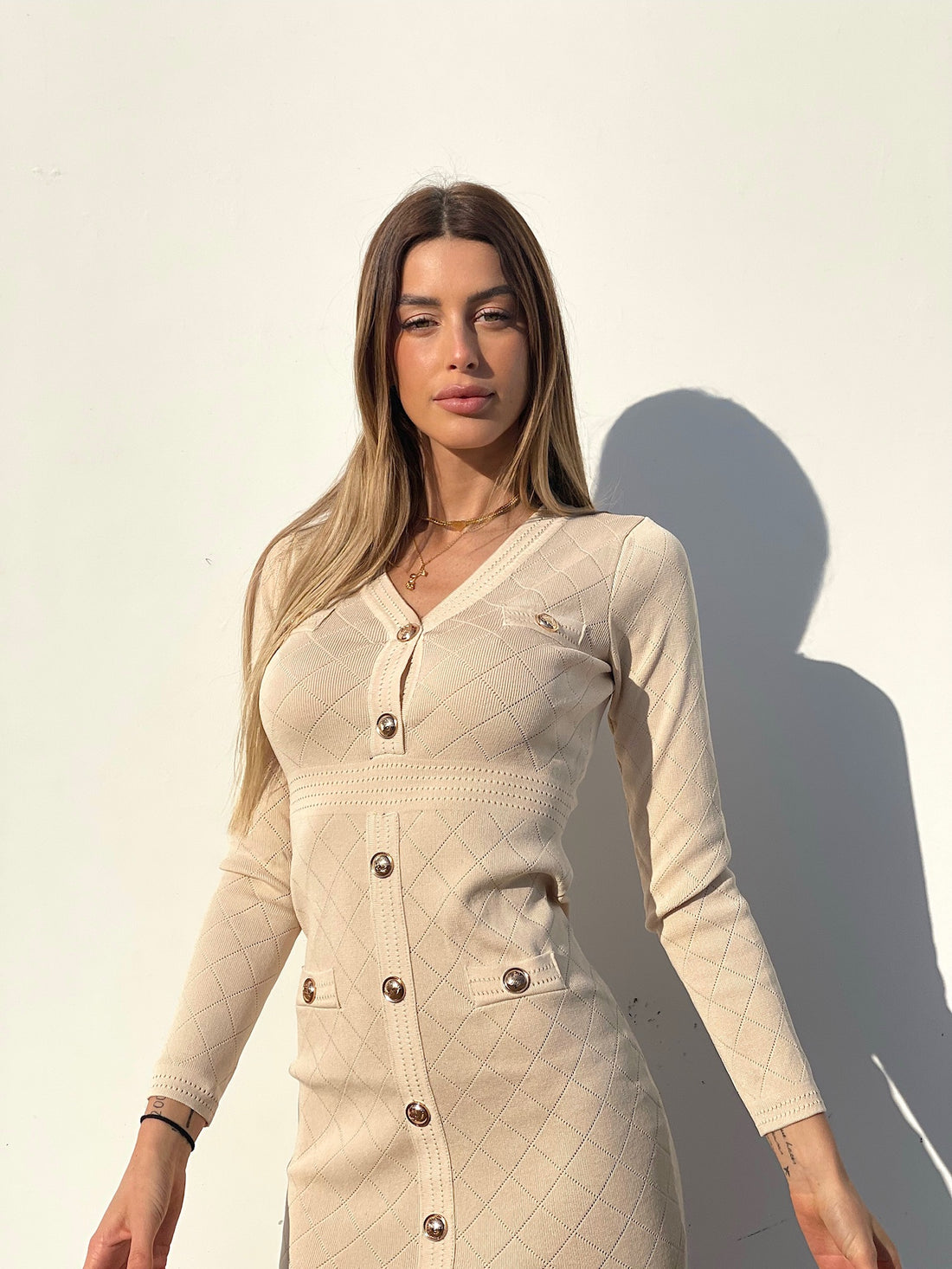 Abito in maglia con bottoni oro base Beige - R.a. Boutique 