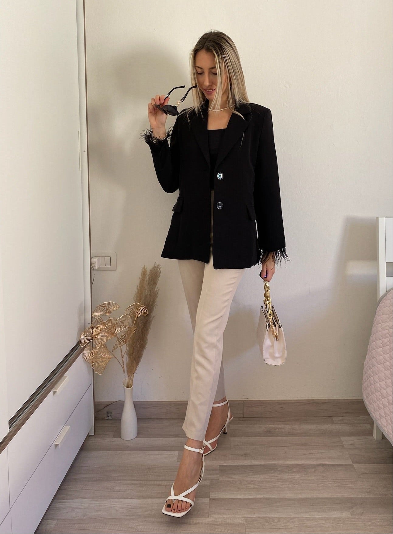 Giacca con piume nere - R.a. Boutique 