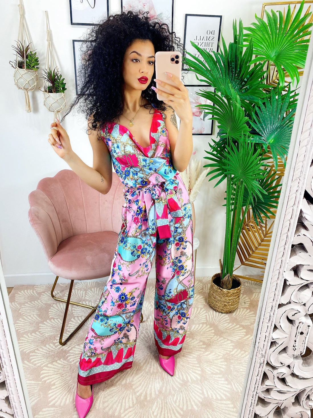 Tuta intera con stampa rosa verdeacqua dettaglio Fuxia - R.a. Boutique 