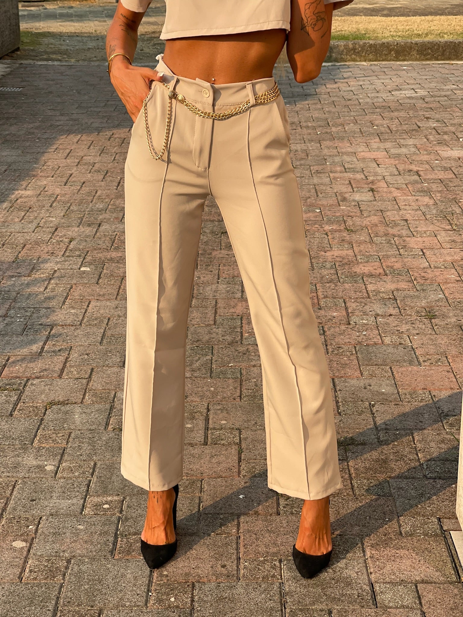 Completo maglia crop e pantalone beige - R.a. Boutique 