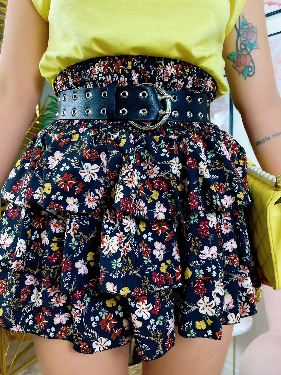 Gonna a balze con fiori rosa e bianchi - R.a. Boutique 