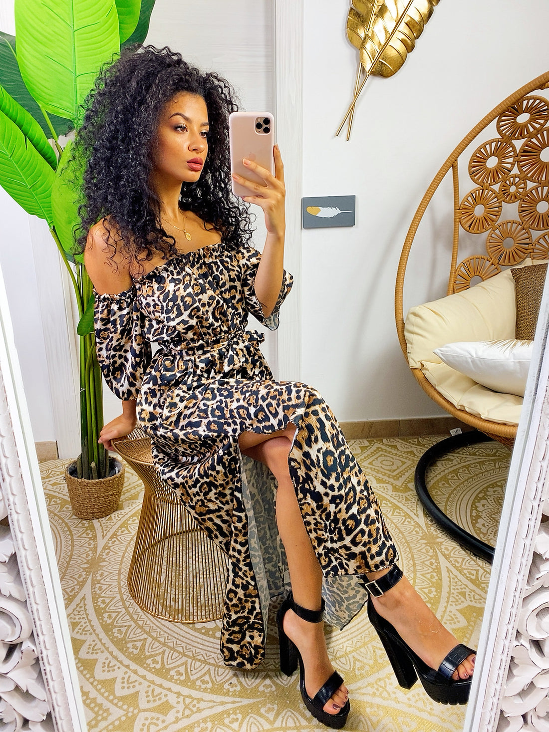 Abito maculato scuro con scollo a barchetta e spacco - R.a. Boutique 