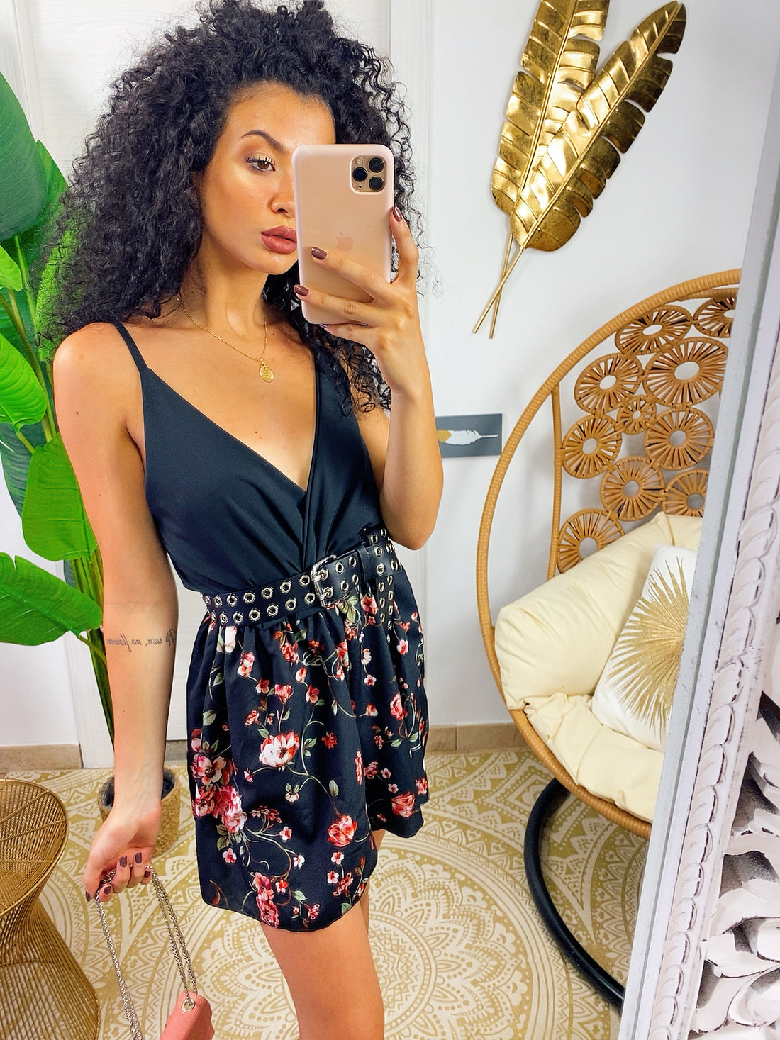 Tutina Nera con pantaloncino a fiori rossi - R.a. Boutique 