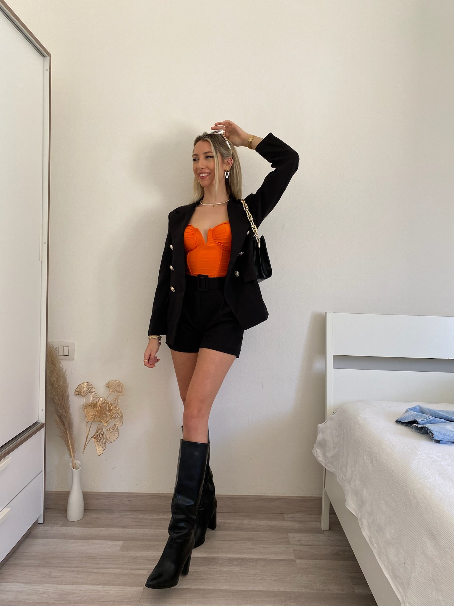 Completo giacca con bottoni e short nero - R.a. Boutique 