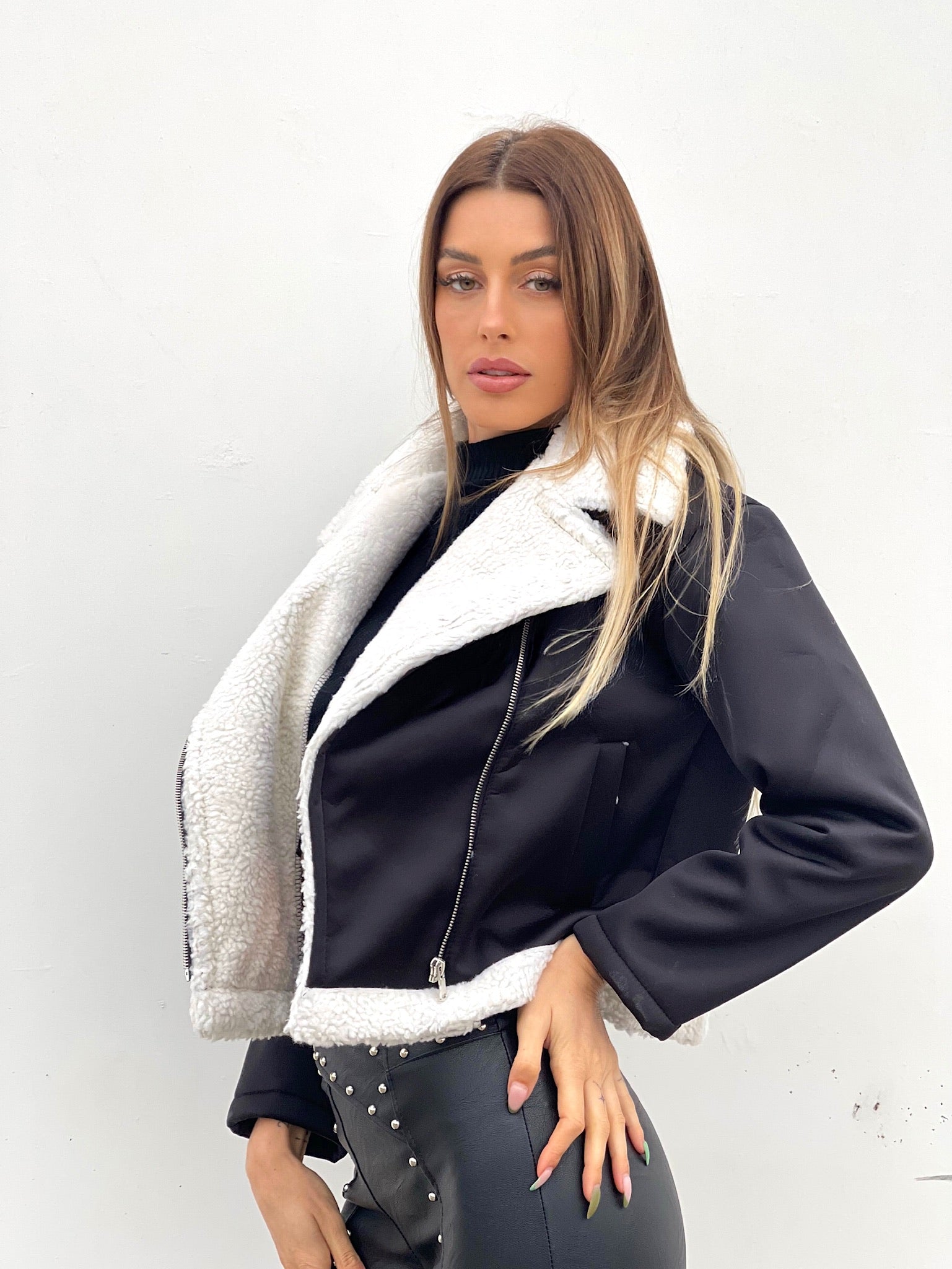 Montone nero con pelo bianco - R.a. Boutique 