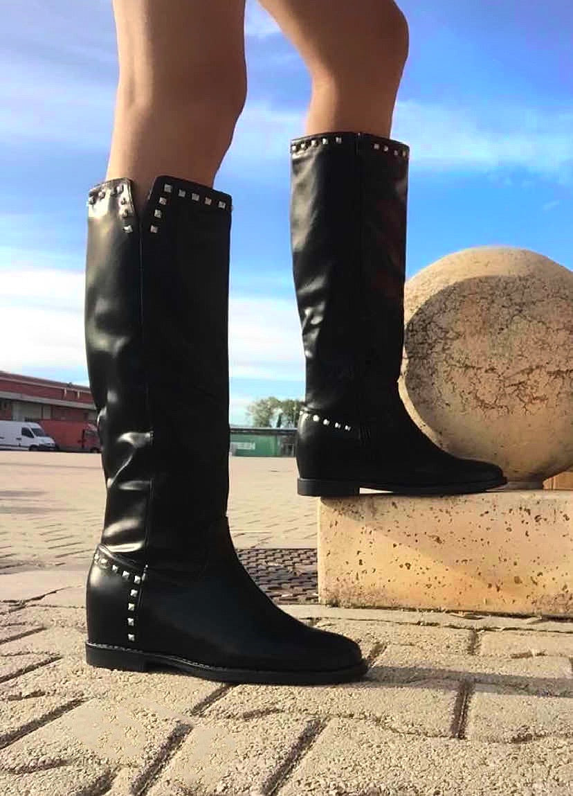 Stivale alto con Dettagli borchiati - R.a. Boutique 