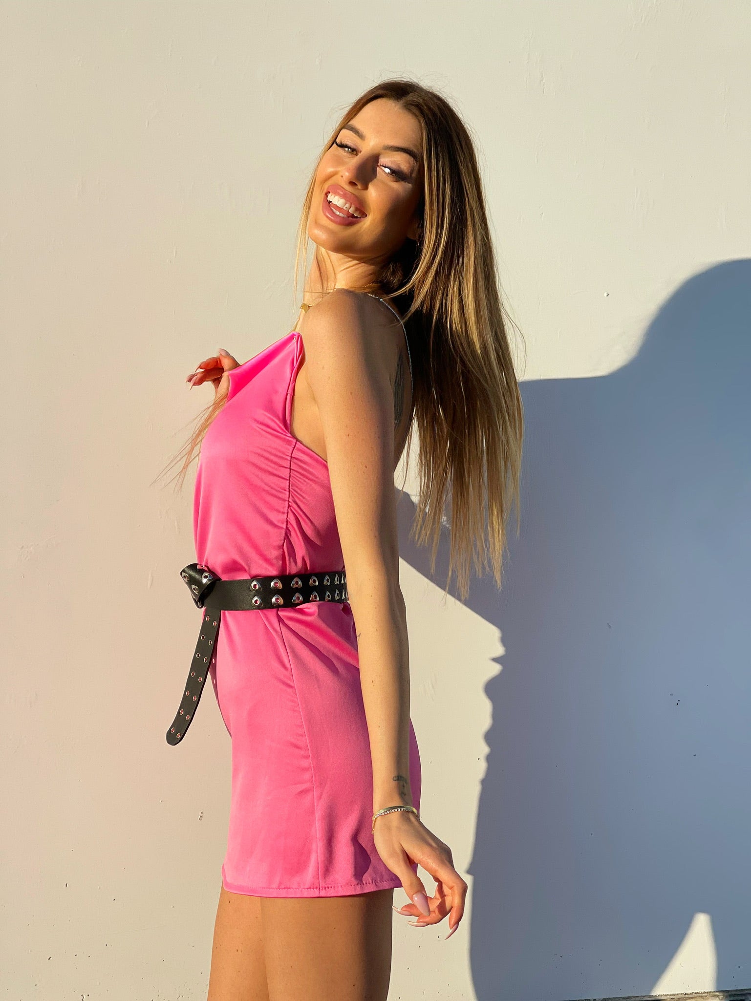 Abito in raso rosa barbie con dettaglio luce - R.a. Boutique 