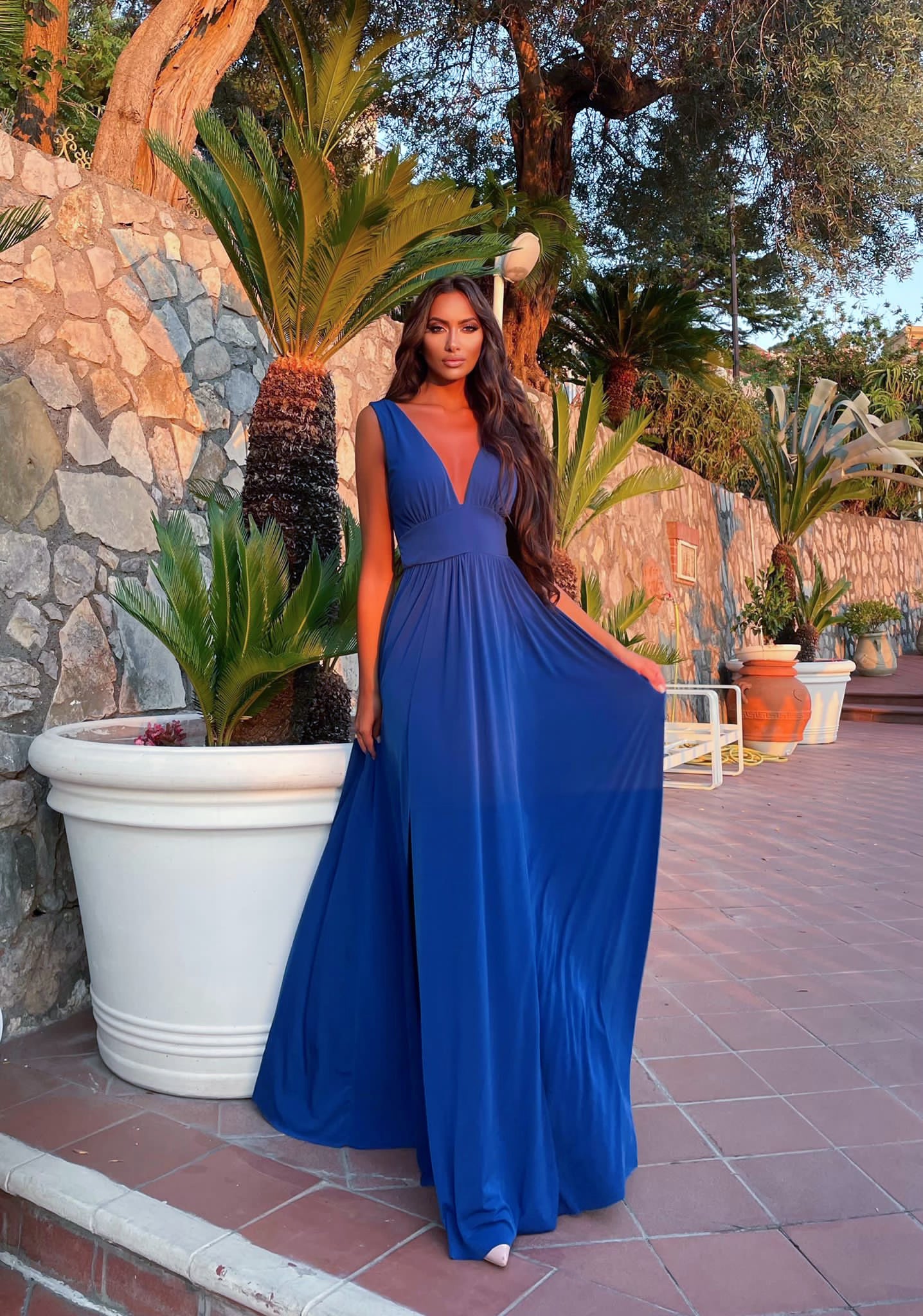 Vestido largo azul escote pico - Main Image