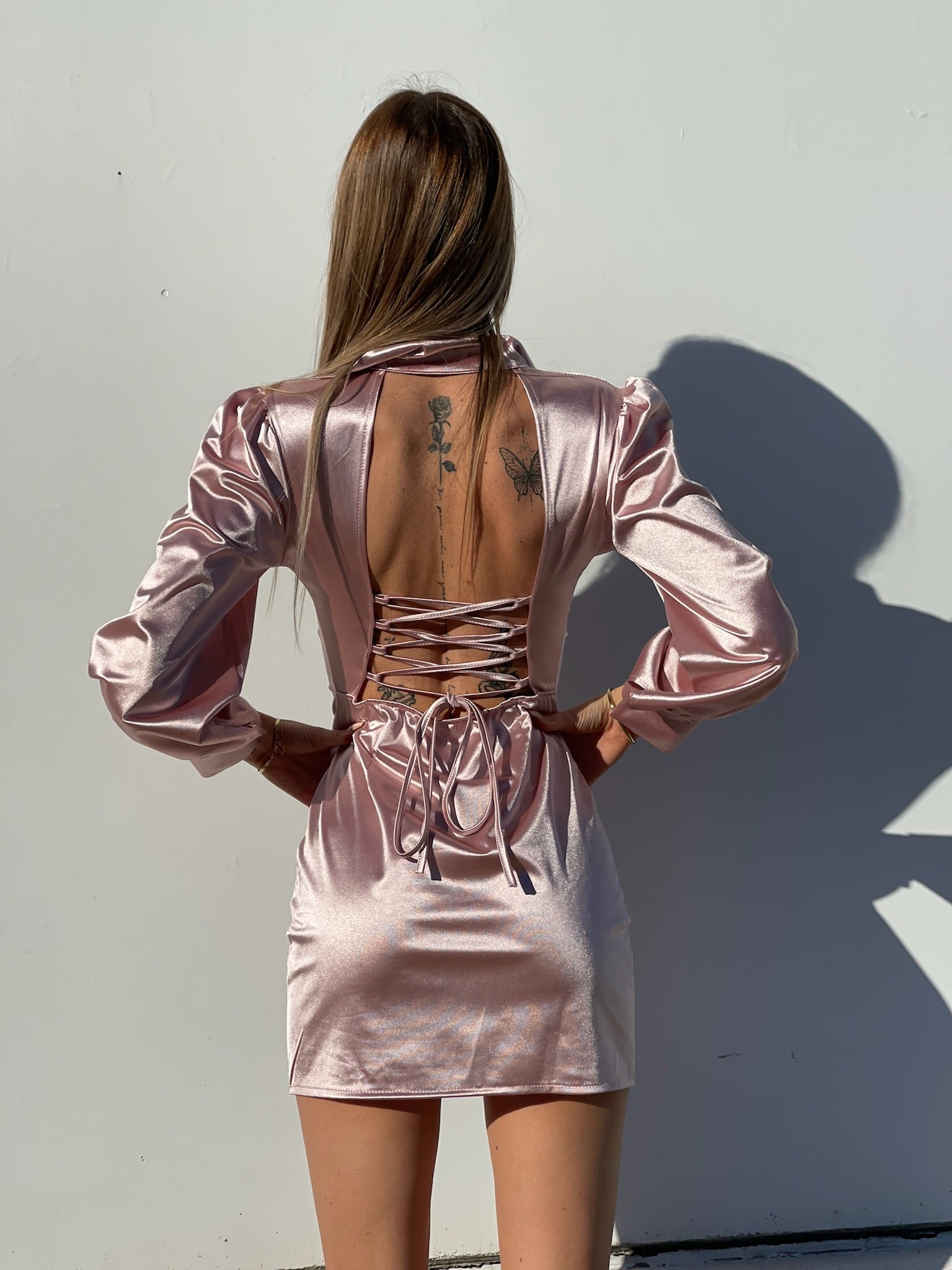 Abito in raso cipria schiena aperta - R.a. Boutique 