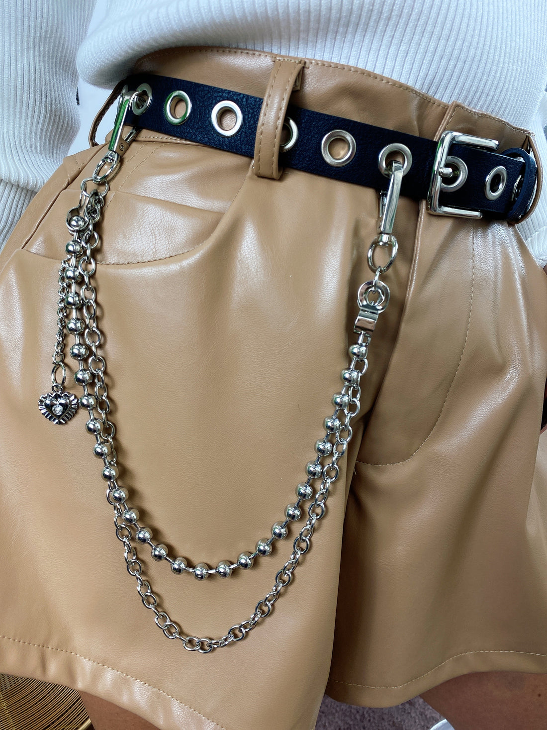 Cintura con occhielli e catena - R.a. Boutique 