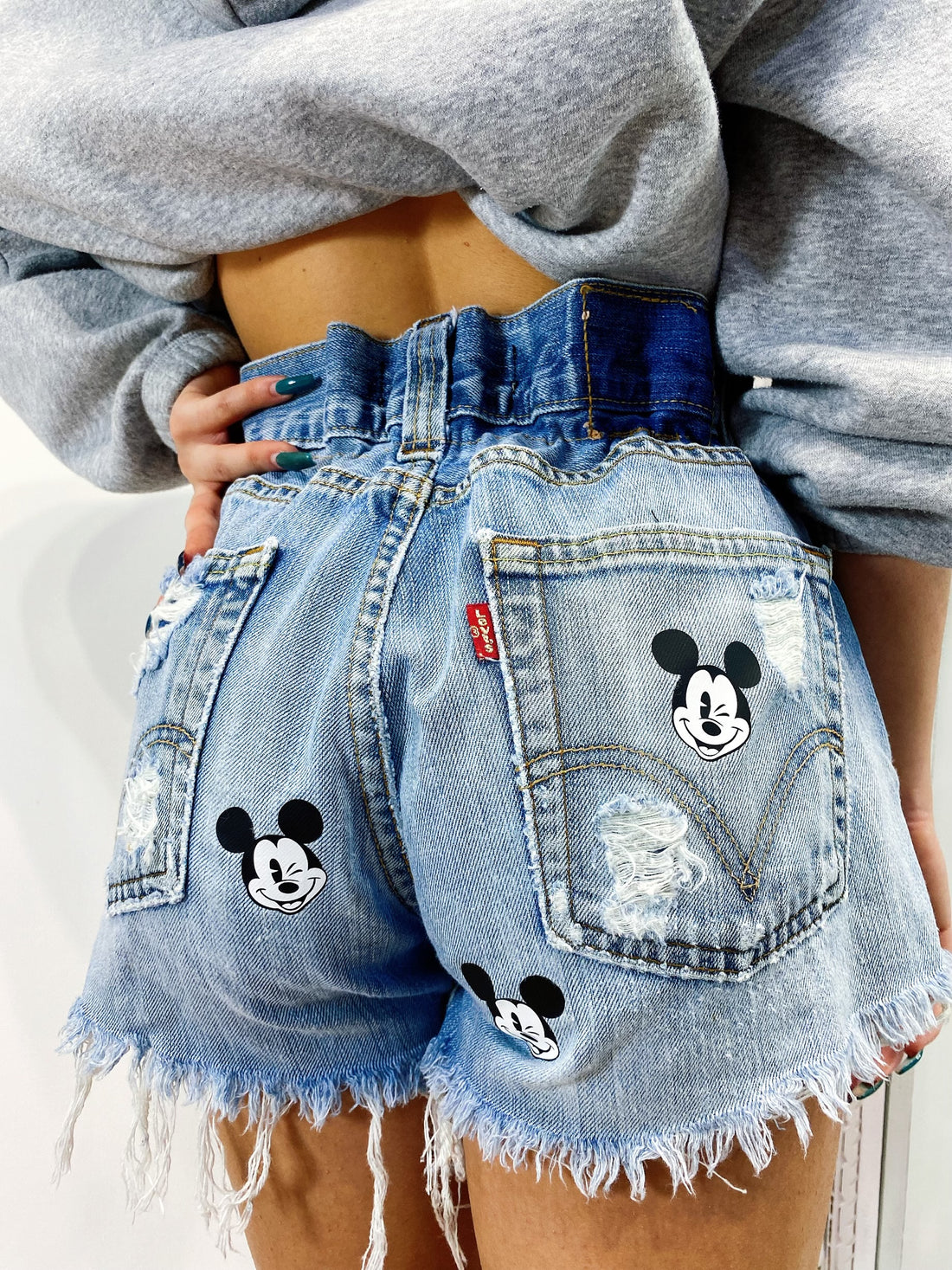 Short Levi’s Vintage bagno medio con strappi stampa topolino - R.a. Boutique 