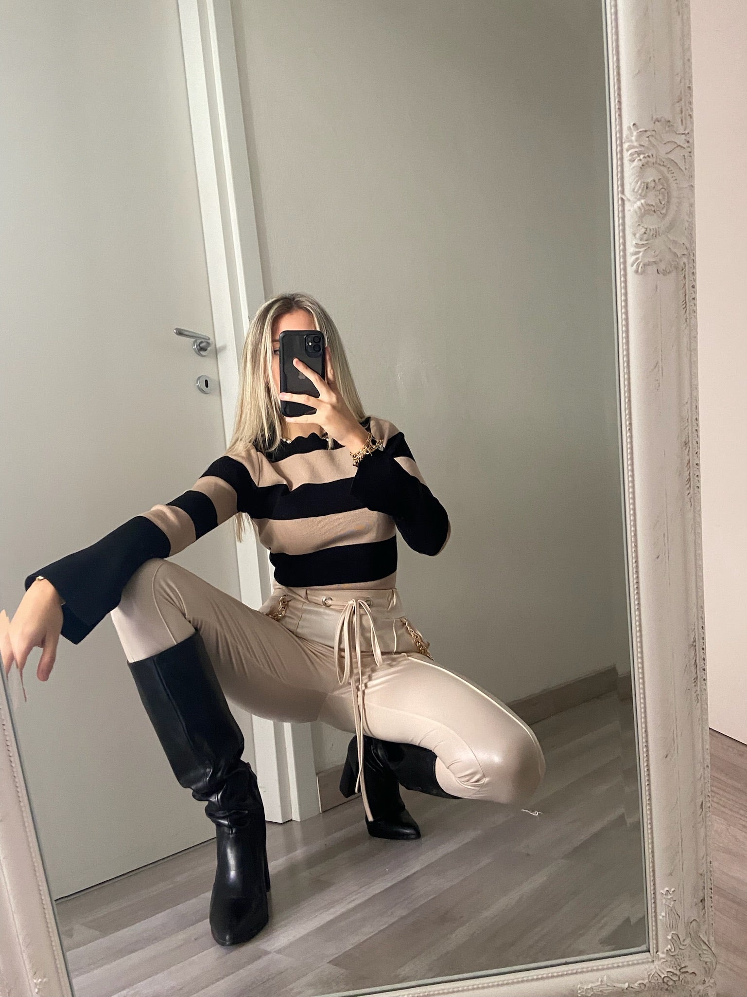 Maglione a righe con spacco nude Nero - R.a. Boutique 