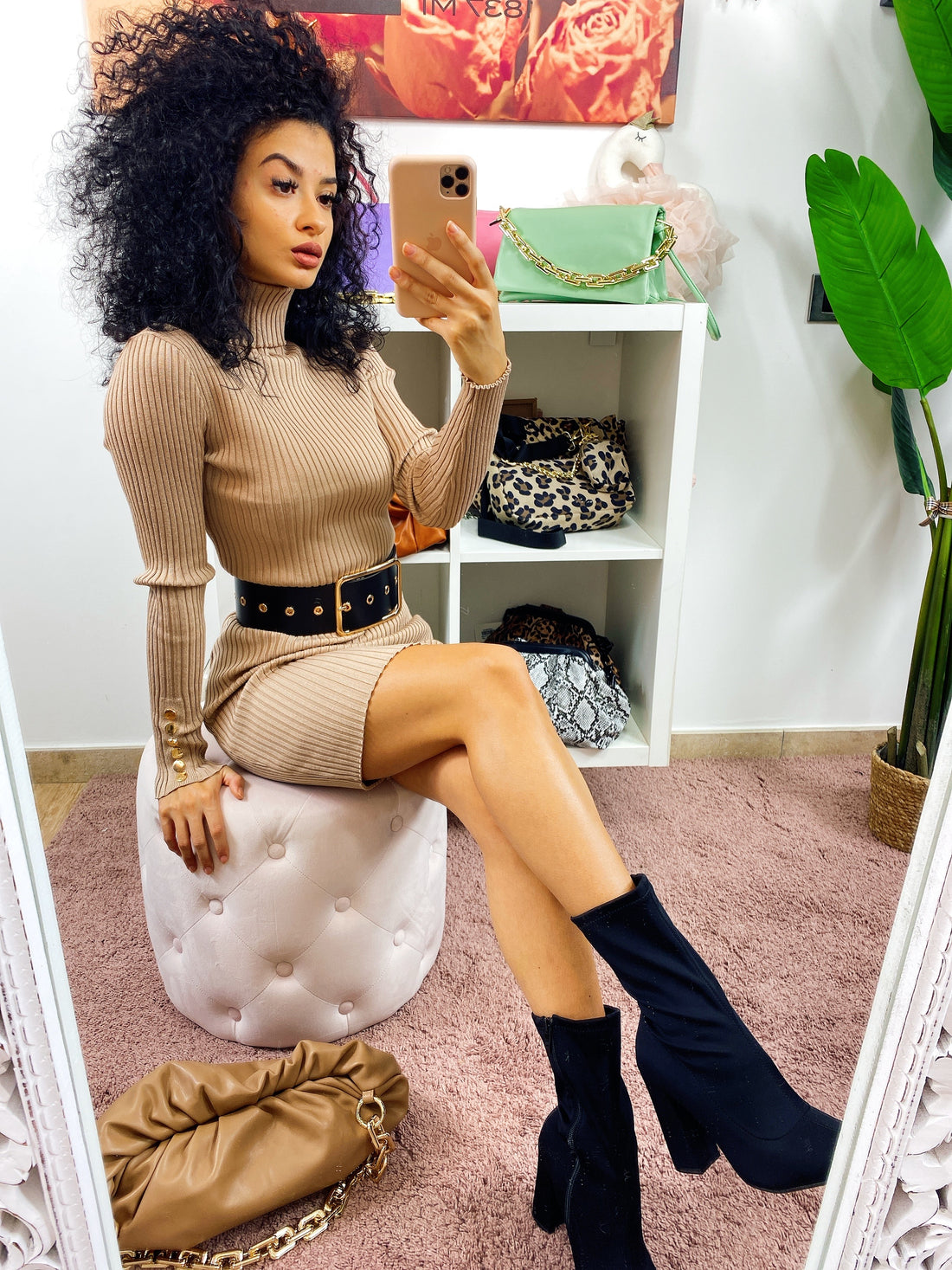 Abito aderente collo alto bottoncini oro - R.a. Boutique 