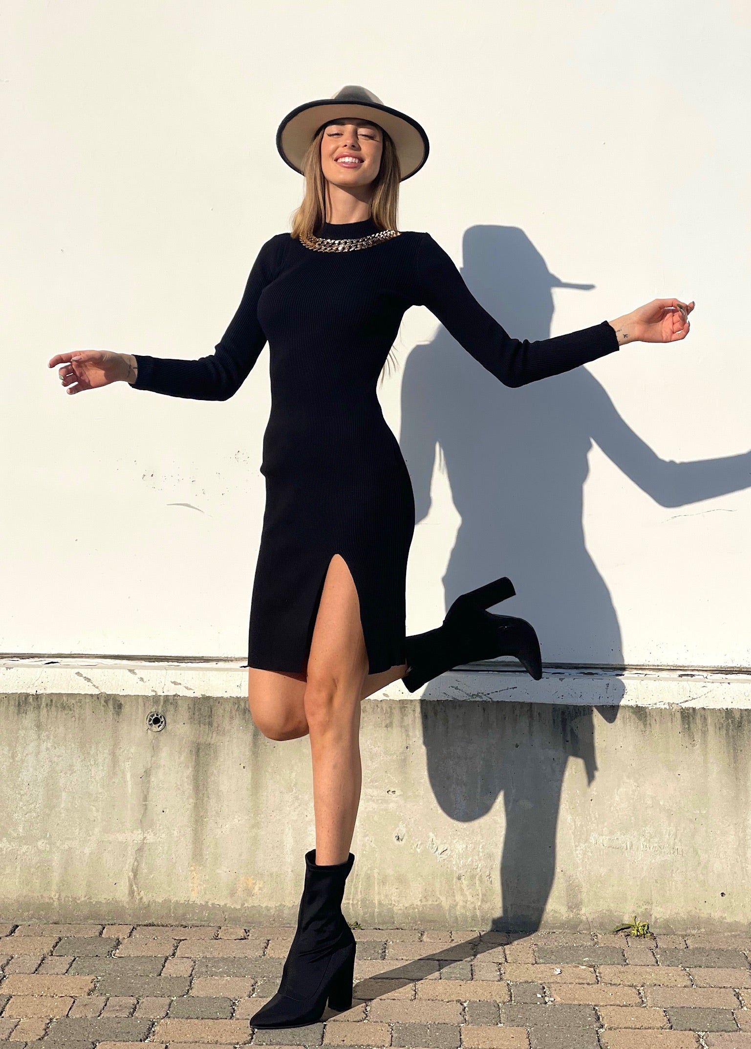 Abito in maglia nero con catene Oro - R.a. Boutique 