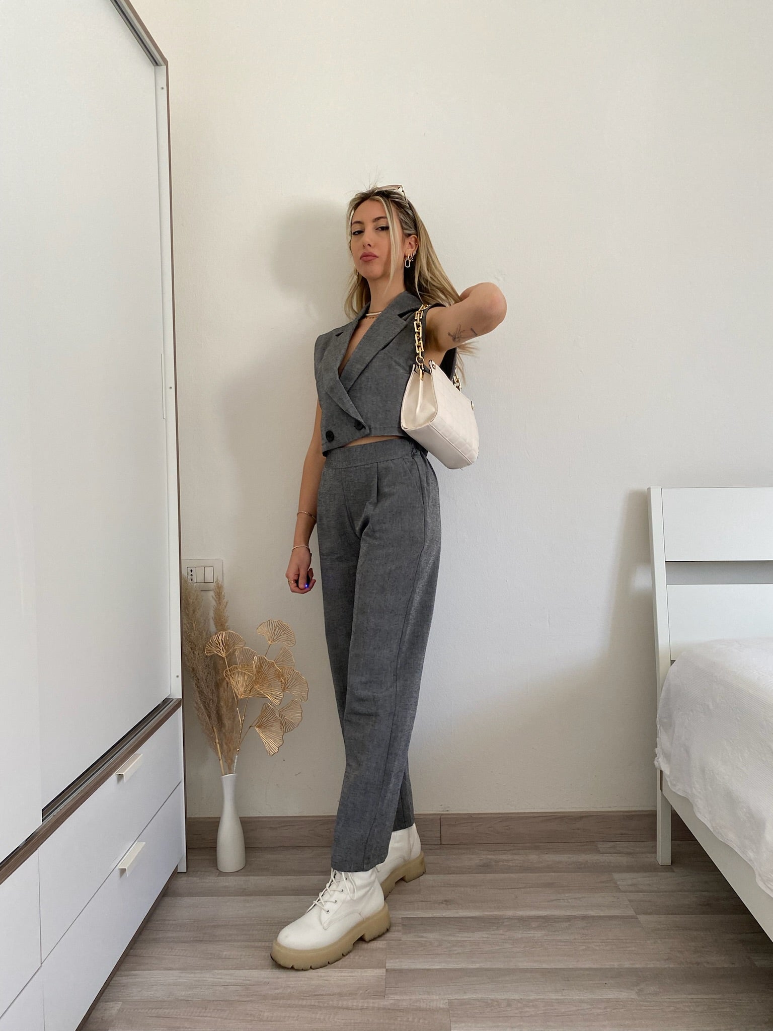 Completo top crop e pantalone grigio - R.a. Boutique 