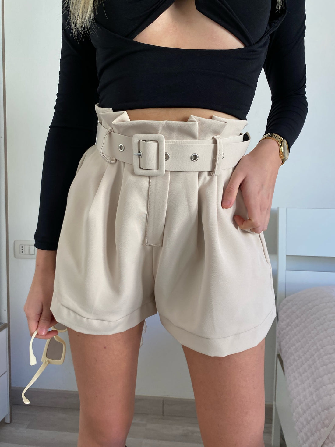 Short beige con cintura - R.a. Boutique 