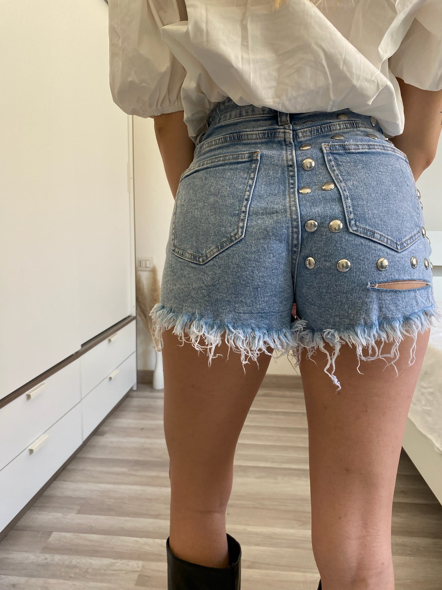 Short con borchie e spacco - R.a. Boutique 