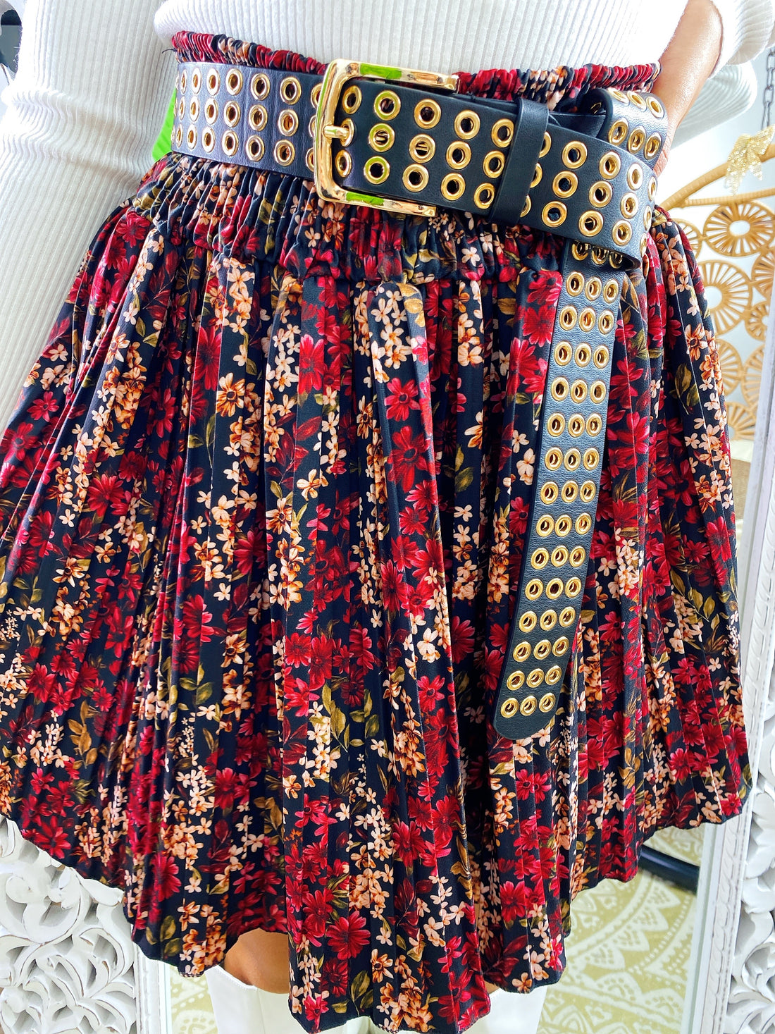 Gonna a pieghine con fiorellini rossa - R.a. Boutique 