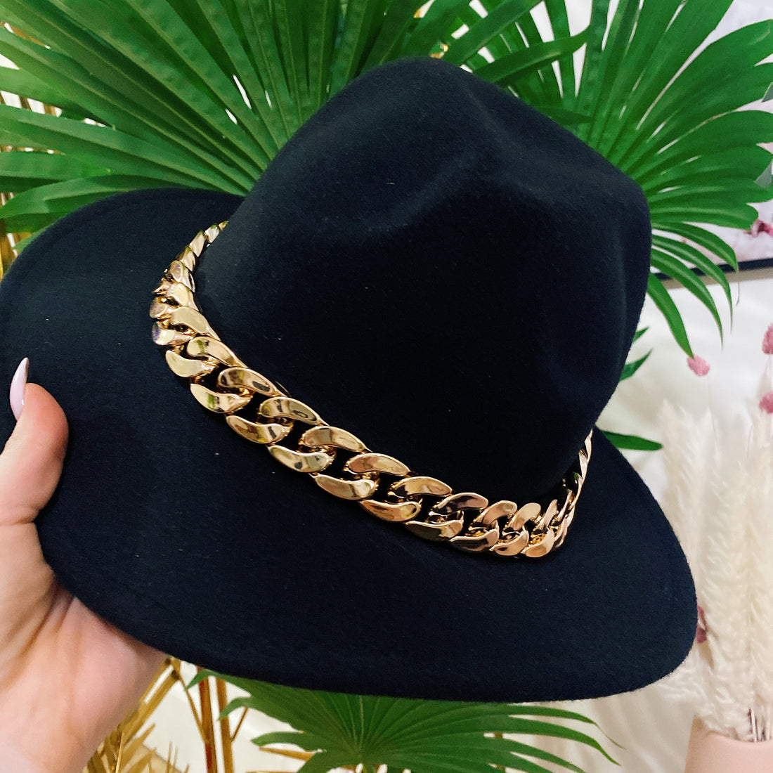 Cappello Nero catena oro - R.a. Boutique 