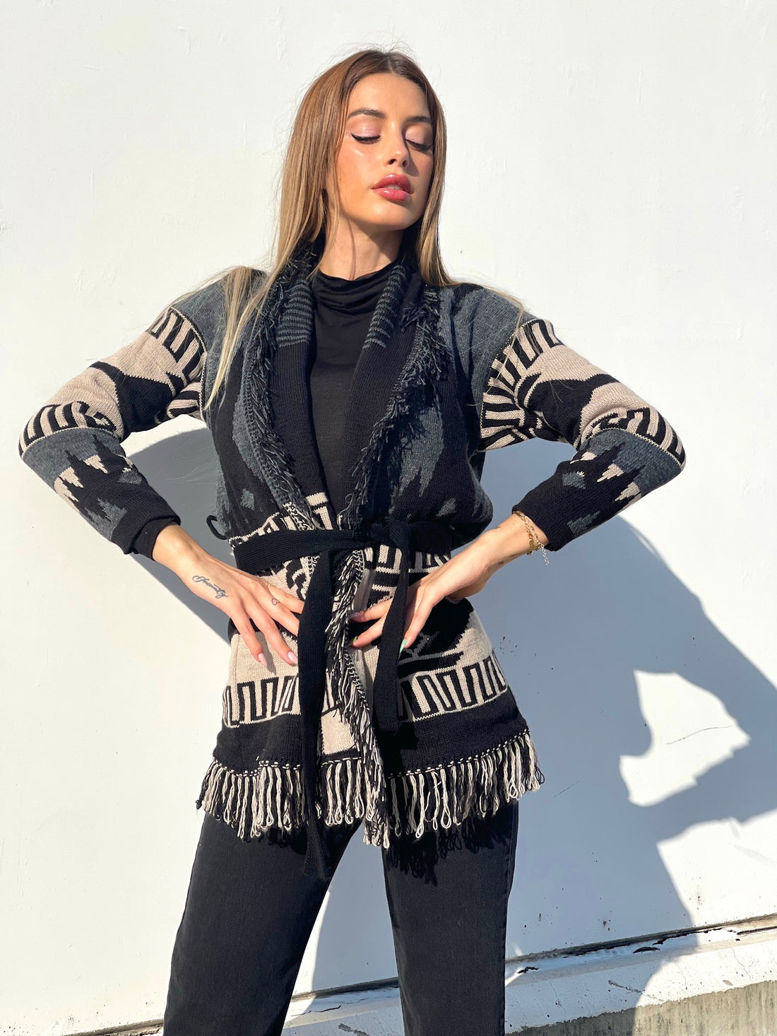 Cardigan frange e cinta dettaglio beige - R.a. Boutique 