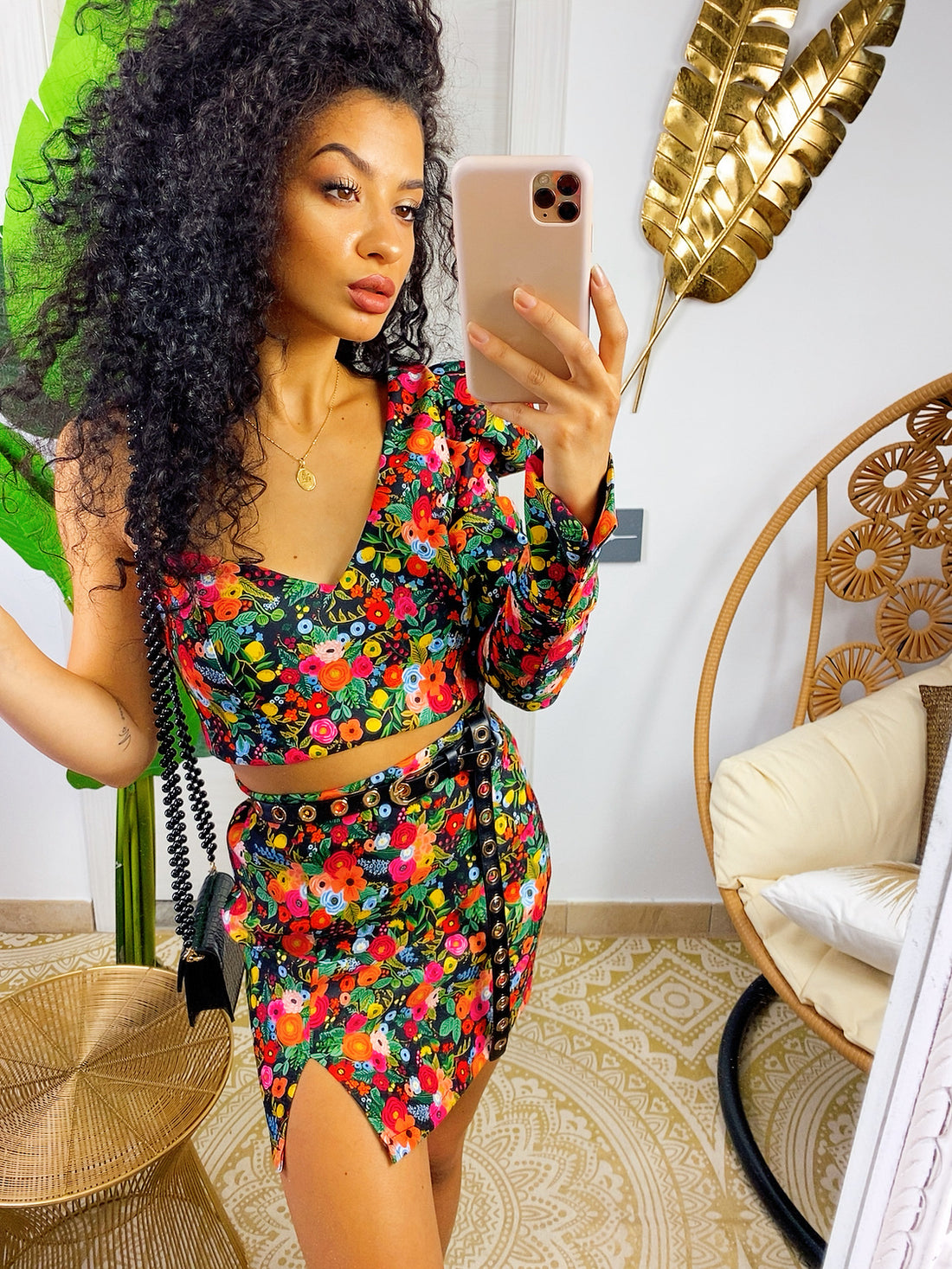 Completo top e gonna con fiori arancio base nera - R.a. Boutique 