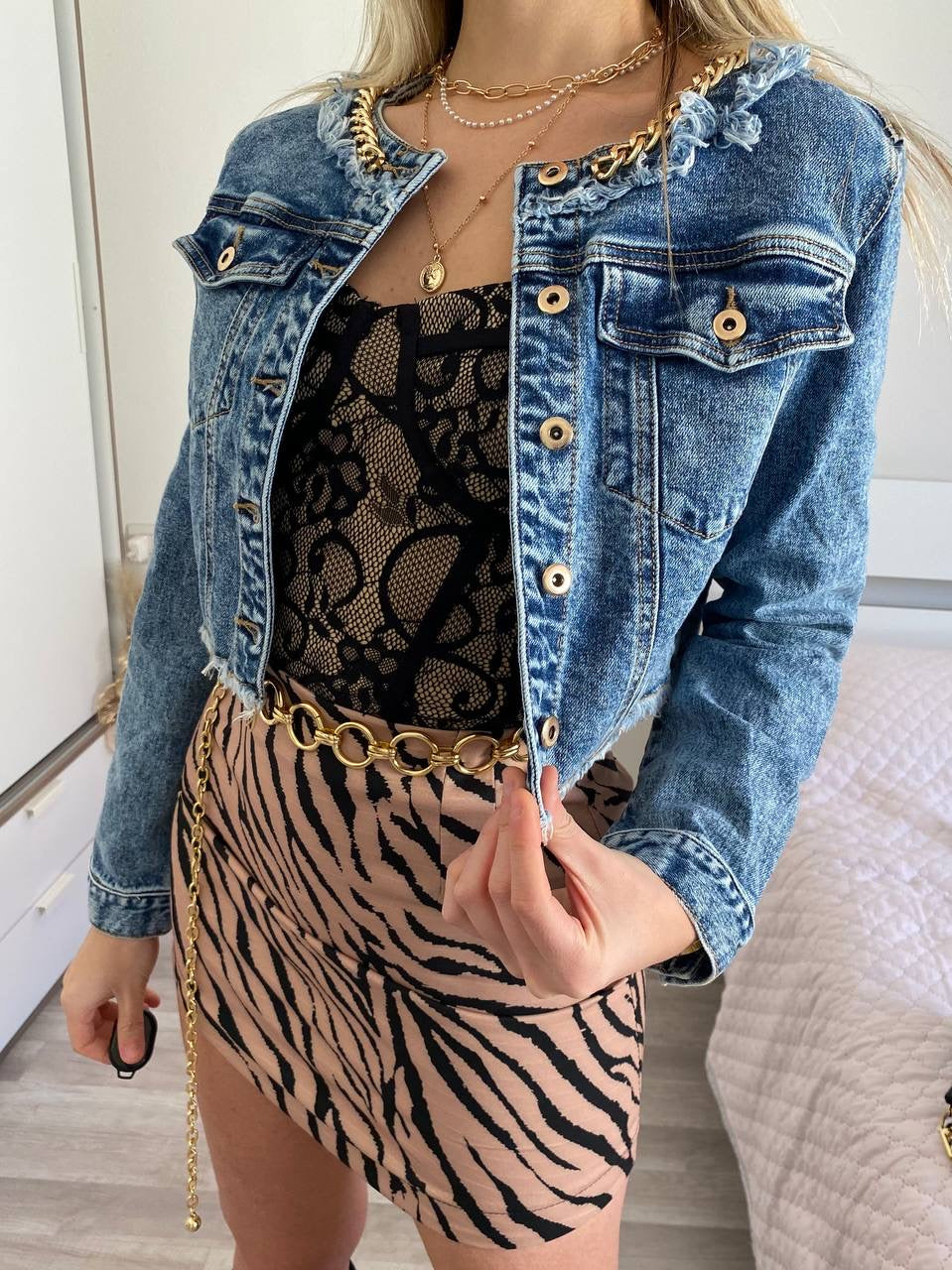 Giacca di jeans crop con catena - R.a. Boutique 