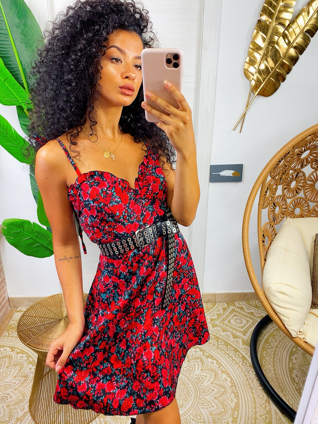 Abito a bretellina con fiori rossi grandi - R.a. Boutique 