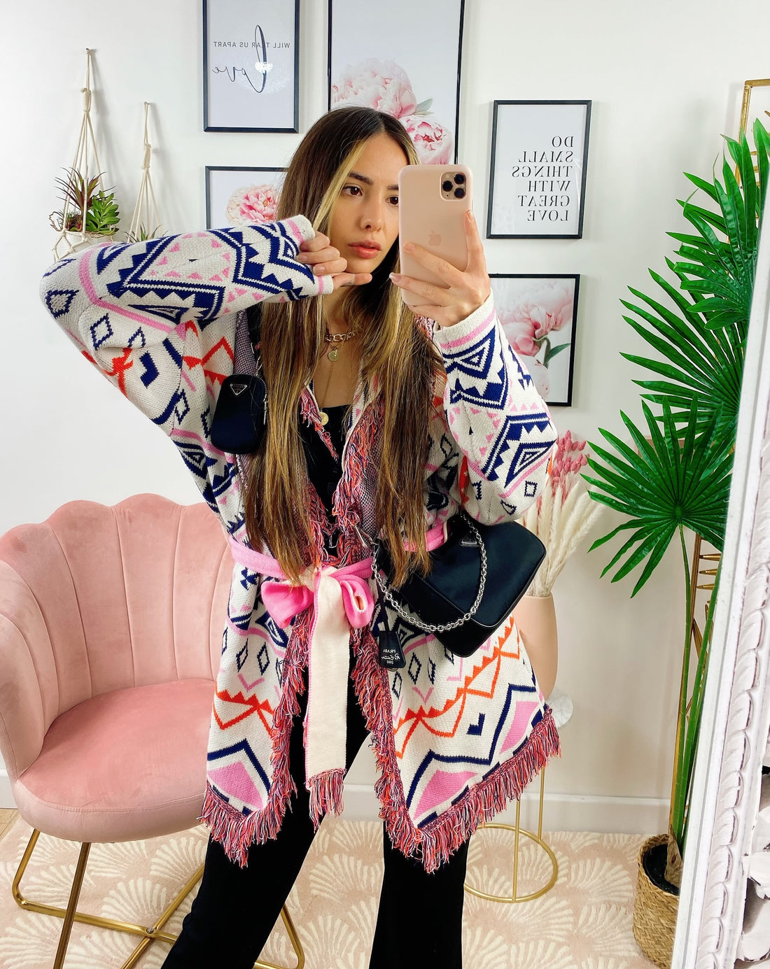 Cardigan A rombi dettagli rosa con frange e cinta - R.a. Boutique 