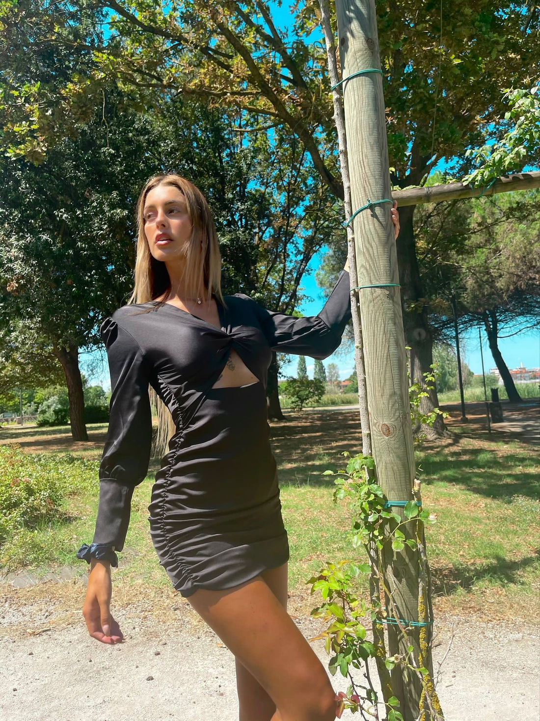 Abito in raso incrociato sul davanti nero - R.a. Boutique 