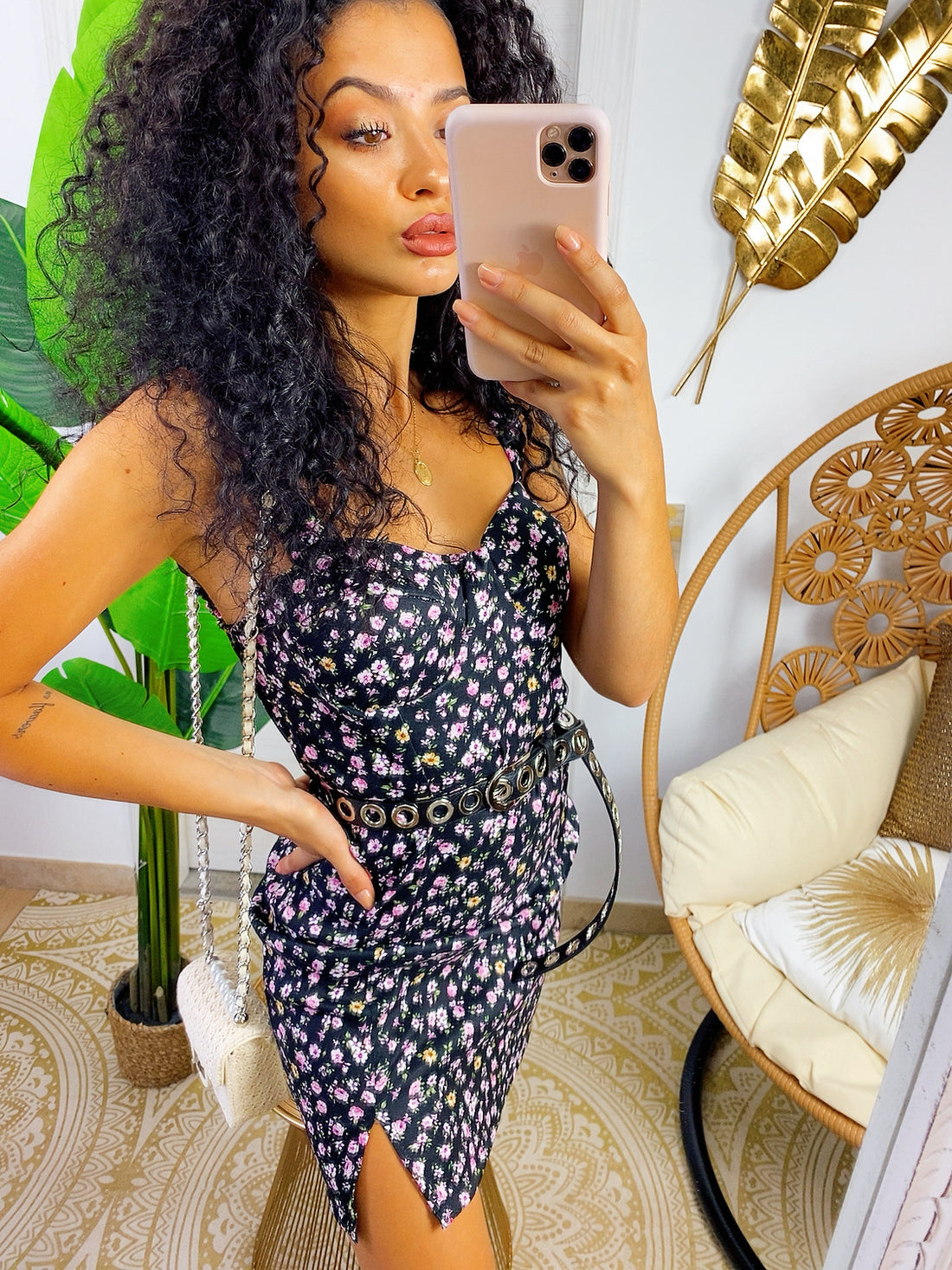 Tubino aderente nero con spacchi e fiorellini - R.a. Boutique 