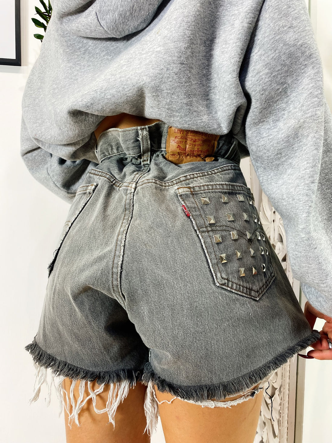 Levi’s Vintage grigio chiaro con borchie - R.a. Boutique 