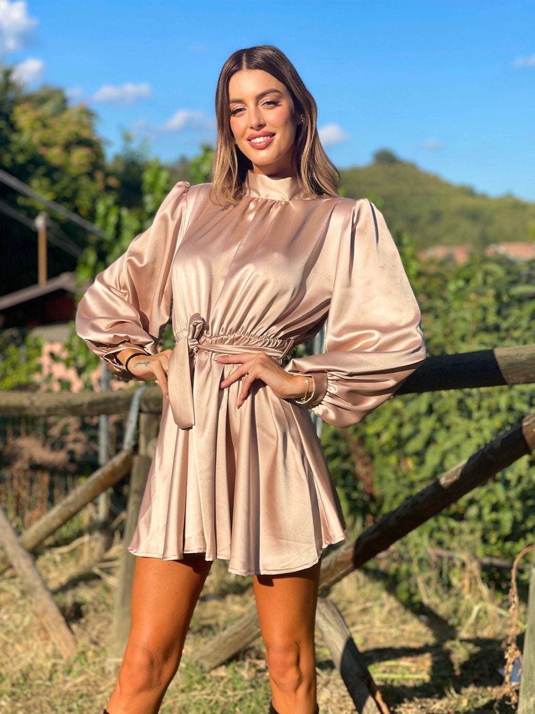 Abito in raso beige - R.a. Boutique 